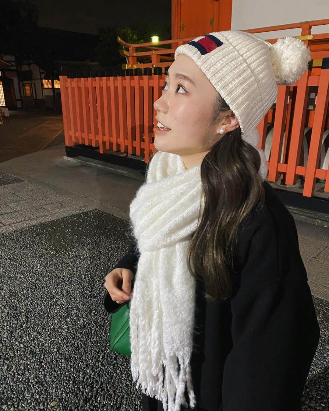 奥野莉瑛子さんのインスタグラム写真 - (奥野莉瑛子Instagram)「𝘏𝘢𝘱𝘱𝘺 𝘕𝘦𝘸 𝘠𝘦𝘢𝘳 𝟮𝟬𝟮𝟮 🐯 本年も宜しくお願い致します✨  おみくじは大吉でした🤫♡ #2022 #初詣 #京都伏見」1月1日 19時59分 - okunorieko_