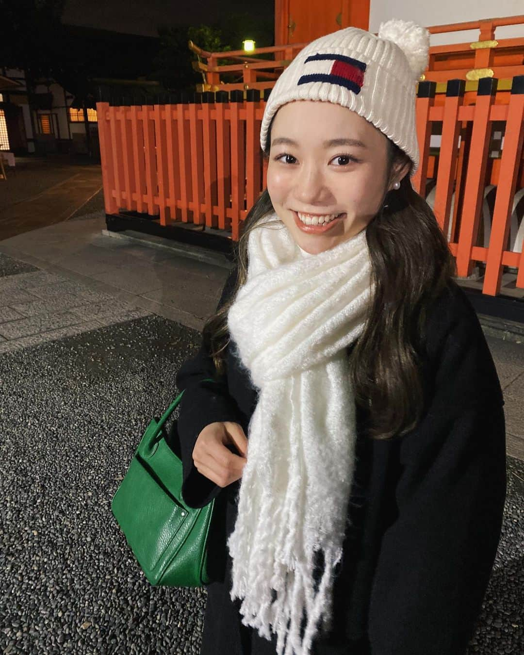 奥野莉瑛子さんのインスタグラム写真 - (奥野莉瑛子Instagram)「𝘏𝘢𝘱𝘱𝘺 𝘕𝘦𝘸 𝘠𝘦𝘢𝘳 𝟮𝟬𝟮𝟮 🐯 本年も宜しくお願い致します✨  おみくじは大吉でした🤫♡ #2022 #初詣 #京都伏見」1月1日 19時59分 - okunorieko_