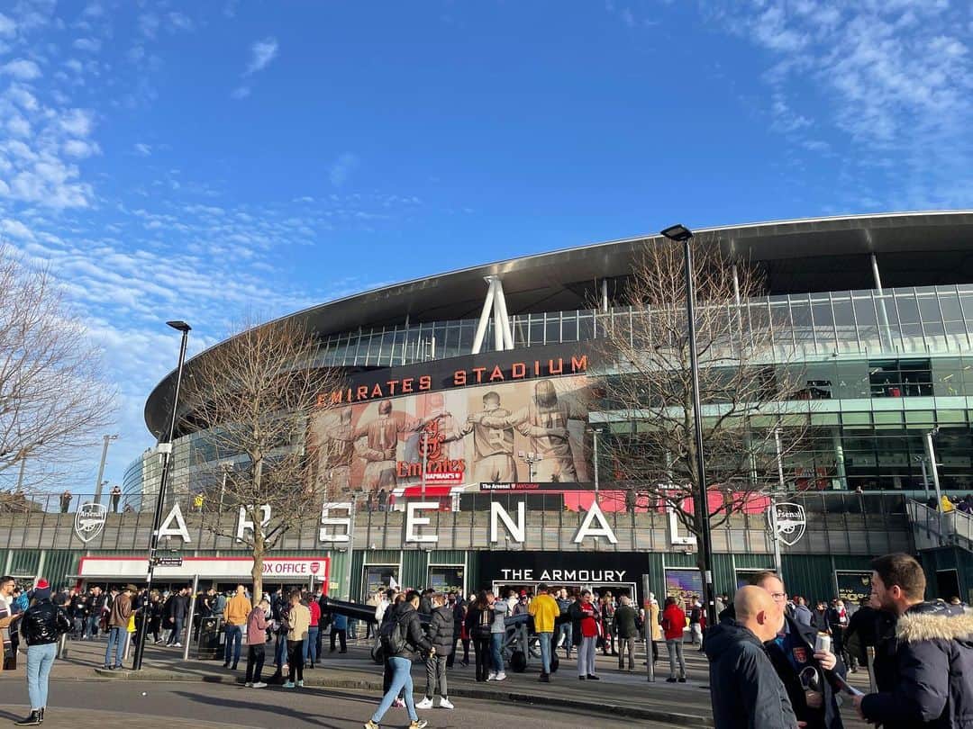 岩渕真奈さんのインスタグラム写真 - (岩渕真奈Instagram)「🎍🏟⚽️ ⁡ 2022年初日からサッカー観戦！🔥 Arsenal にとっていい一年になりますように🙏🏼❤️ ⁡ ⁡ #Arsenal」1月2日 1時44分 - iwabuchi.m_jp