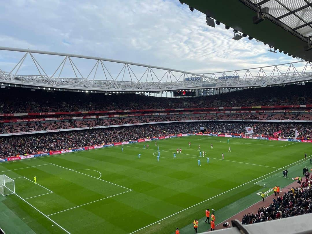 岩渕真奈さんのインスタグラム写真 - (岩渕真奈Instagram)「🎍🏟⚽️ ⁡ 2022年初日からサッカー観戦！🔥 Arsenal にとっていい一年になりますように🙏🏼❤️ ⁡ ⁡ #Arsenal」1月2日 1時44分 - iwabuchi.m_jp