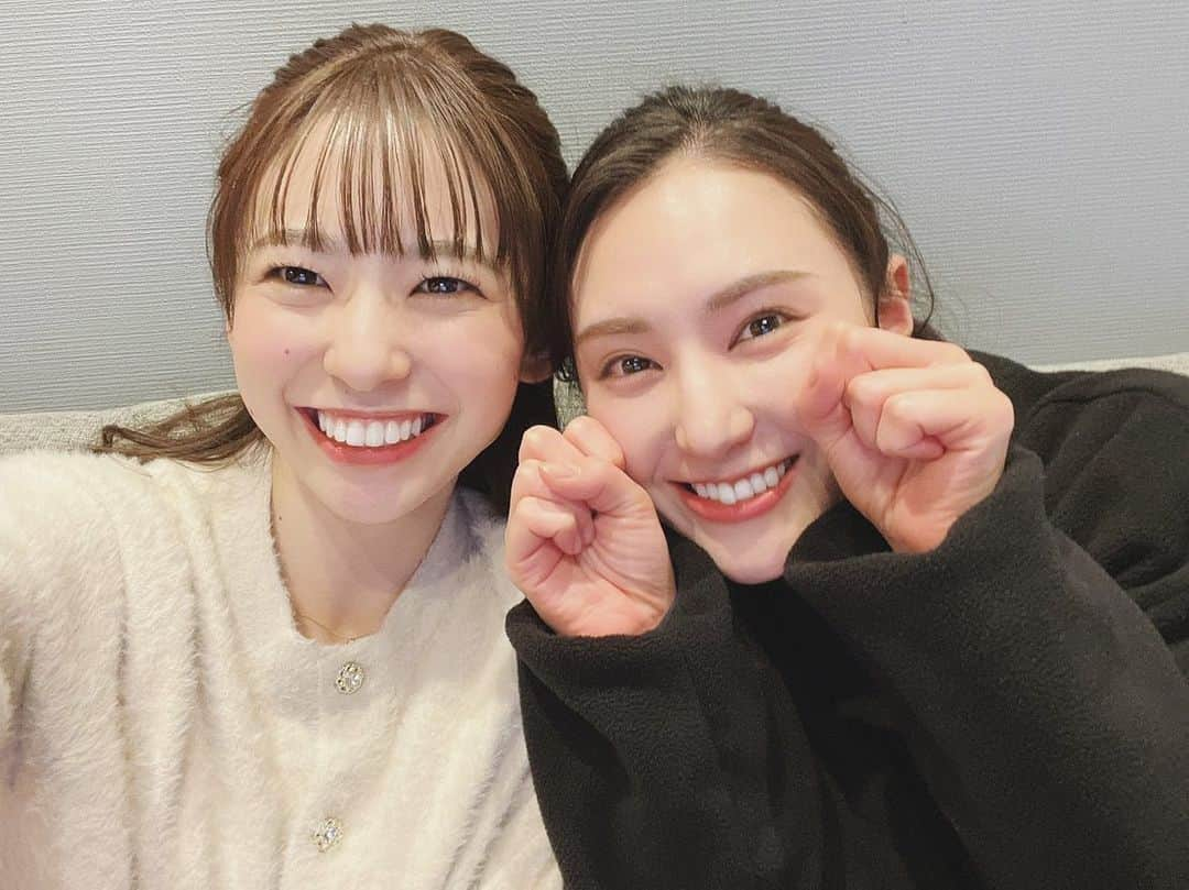 白井ゆかりさんのインスタグラム写真 - (白井ゆかりInstagram)「.. ななちゃんとお家ごはん😘  お土産でへぎ蕎麦と新潟の純米酒🍶を持ってきてくれました (ななちゃん飲まないのに笑)(私飲みきれないよ？笑)  嬉しくて🍶頂いたら、ほろ酔い白井のできあがり。。ﾎﾟｯ😳😳  楽しい時間を過ごせました💓  #おうちごはん #同期愛 #2枚目の写真 #ななちゃんかわいすぎ」1月2日 21時58分 - yukari_shirai625