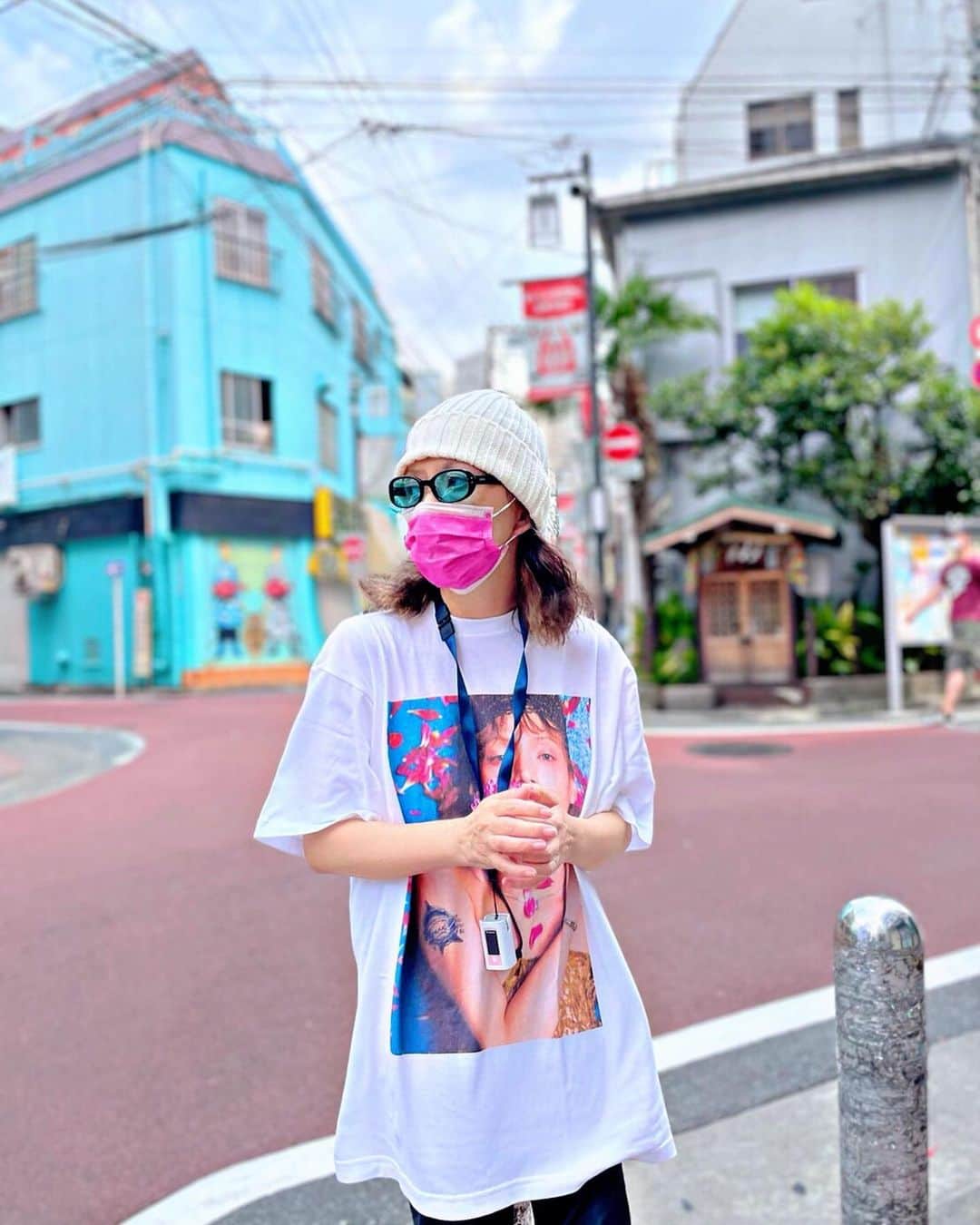 広田レオナさんのインスタグラム写真 - (広田レオナInstagram)「あけましておめでとうございます🎍 今年の御節は去年に引き続き簡素でした… 去年は色々ありましたがあっという間に過ぎた一年でしたね… 癌の手術とコロナがあったからですかね😂 去年の春、吉野の桜を見に行けたのはラッキーでした…この先、もう二度と見れなかったかもしれません 大好きな温泉もたくさん行けました…もちろん今年もお世話になります💕 去年、心が潰れなかったのはワンコの存在も大きいです😅 この子達を…ニャンコもワンコも…最期まで一緒にいたいと強く思います… 今年の目標、人にもっと優しく…自分にも優しく…身体を労わりながら無理はせずとも自分がやりたい事をやっていきます✨  本年も宜しくお願い致します レオナボナムカーターより」1月2日 22時27分 - leonahirota