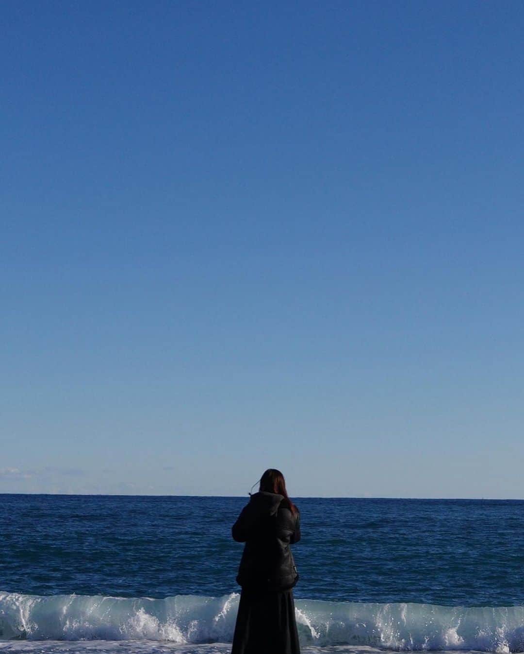 一条ありささんのインスタグラム写真 - (一条ありさInstagram)「Conquered all love from New Year's Eve⛱  Best chill time🐚  I love the sea again this year♡  #2022 #今年も海を愛す#sea #sealife #mypowerspot」1月4日 19時35分 - arisa_ichijou