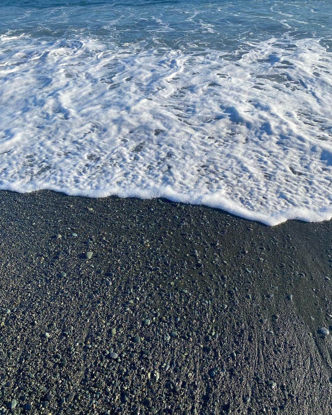 一条ありささんのインスタグラム写真 - (一条ありさInstagram)「Conquered all love from New Year's Eve⛱  Best chill time🐚  I love the sea again this year♡  #2022 #今年も海を愛す#sea #sealife #mypowerspot」1月4日 19時35分 - arisa_ichijou