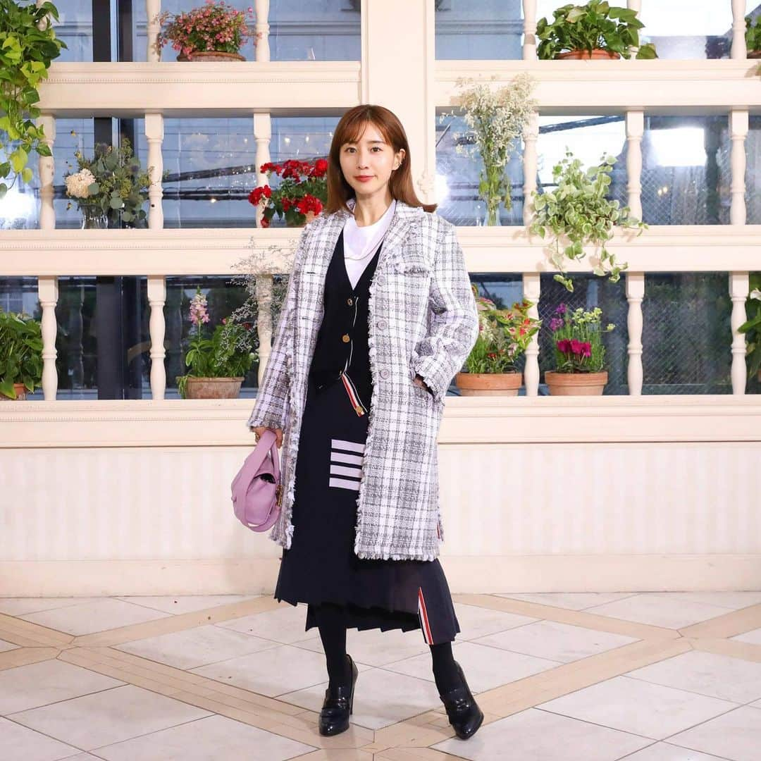 関西テレビ「グータンヌーボ2」さんのインスタグラム写真 - (関西テレビ「グータンヌーボ2」Instagram)「👗最終回の #みな実さんファッション 👠  コート、カーディガン、Tシャツ、スカート　Thom Browne Japan @thombrownejp  イヤーカフ（左側小さい）、リング　REPOSSI @repossi イヤーカフ（右側大きい）、ネックレス、大きいリング　Charlotte chesnais jewelry @charlottechesnaisjewelry バッグ　Mulberry ENGLAND @mulberryengland  #グータンヌーボ2スペシャルが放送されます🙌✨…👉  #グータンヌーボ2 #fashion #ファッション #ファッションコーデ #おしゃれ #オシャレコーデ #スタイル #レディースファッション #田中みな実 #みな実さん」1月5日 14時46分 - gutan_ktv