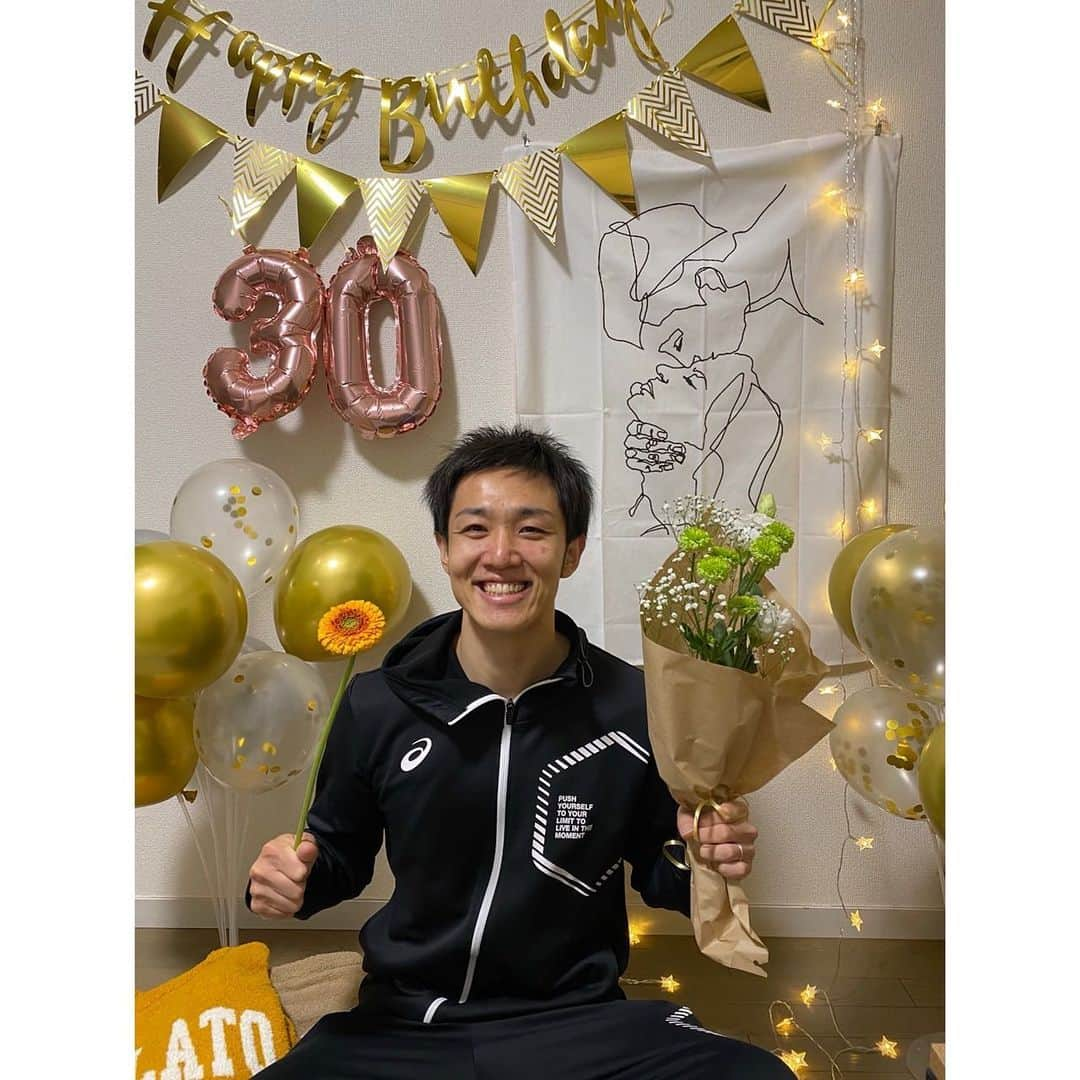 藤井直伸さんのインスタグラム写真 - (藤井直伸Instagram)「明けましておめでとうございます！ 今年もよろしくお願いします！ そして今年も無事に30歳迎えることができました！ いつも支えてくれる妻・家族に、応援してくださるみなさんに感謝し2022年も自分らしく頑張ります！ #2022年 #30歳 #torayarrows」1月5日 20時28分 - torayarrows21