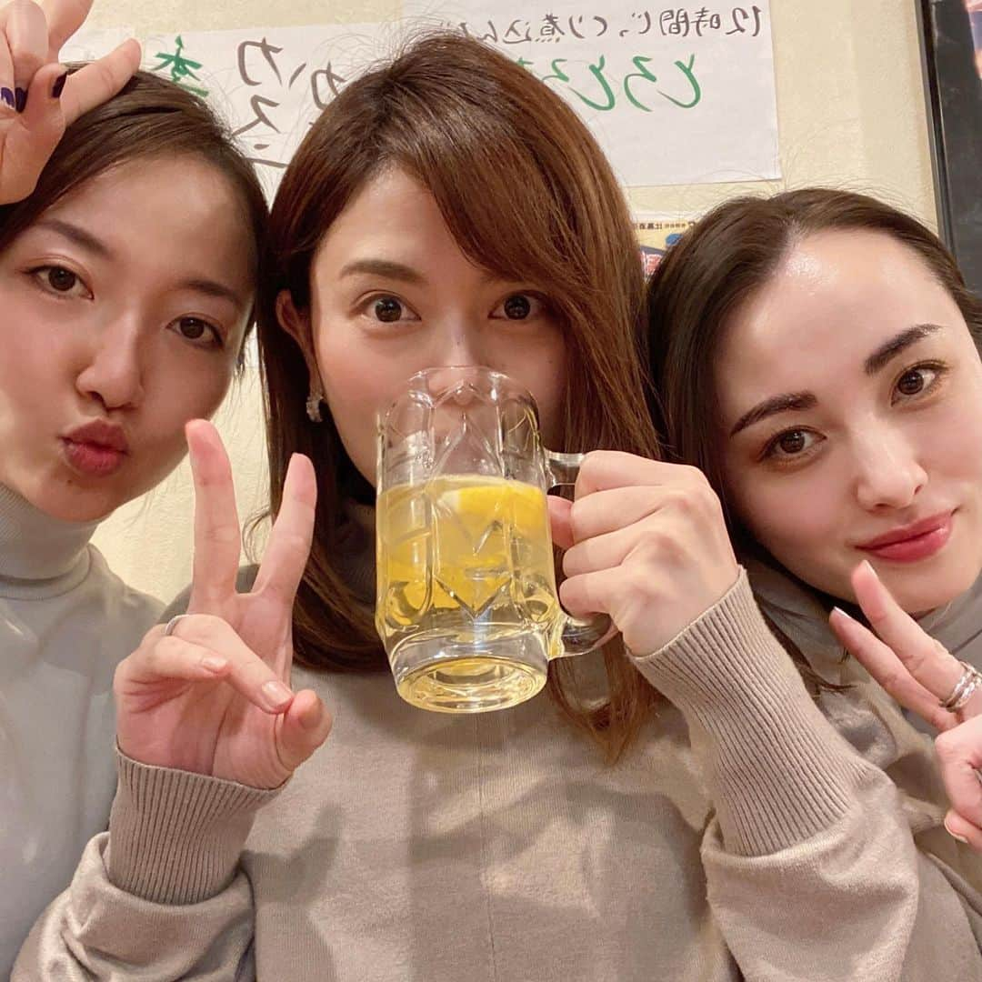 瀬戸山清香さんのインスタグラム写真 - (瀬戸山清香Instagram)「ライジング時代で一緒だった石川愛理ちゃんと元Y’z factoryのゆかちゃんと沖縄料理屋さん行ってきた！😤✨ 子供の頃から憧れだった愛理ちゃん☺️❤️❤️❤️ 愛理ちゃんのマネしてキャスケット被ったり、薔薇のピアス付けたりしてたなぁ😂❤️🤣 今でも大好きなお姉さん🙆‍♀️💓💓 ゆかちゃんは振り付けの先生が一緒でよく話を聞いてて、この前MAXのあきねーちゃんのダンスレッスンで再会して皆んなでお喋り長居してそれ以来😊🎶🎶🎶 2人ともとっても優しくって面白くって最高🙆‍♀️✨ 次は宮崎料理屋さんへ行く予定です😤💓  #石川愛理 #Y’zfactory #沖縄料理 #沖縄の人と沖縄料理ってなんか旅行してる気分 #🤣🤣🤣 #沖縄アクターズスクール #BBWAVES #ライジングプロダクション #EARTH」1月6日 21時50分 - setoyama_sayaka