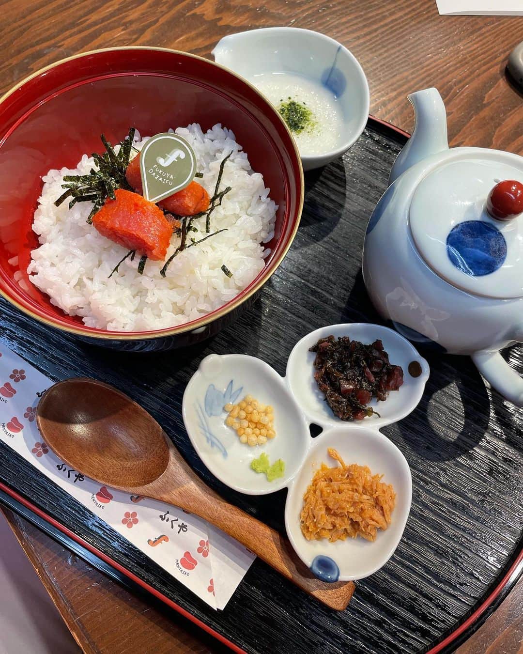 福内櫻子さんのインスタグラム写真 - (福内櫻子Instagram)「そして年末年始の美味しかったもの😳😳😳 写真は、松茸出汁と飛騨牛のしゃぶしゃぶ。 はぁああ、 明太子も肉うどんも魚もお肉も美味しいんだぁ。 九州のご飯ほんと最高🙆‍♀️ . 今回も九州の醤油と出汁と明太子買って帰った🤗」1月6日 22時52分 - sakurako_fukuuchi