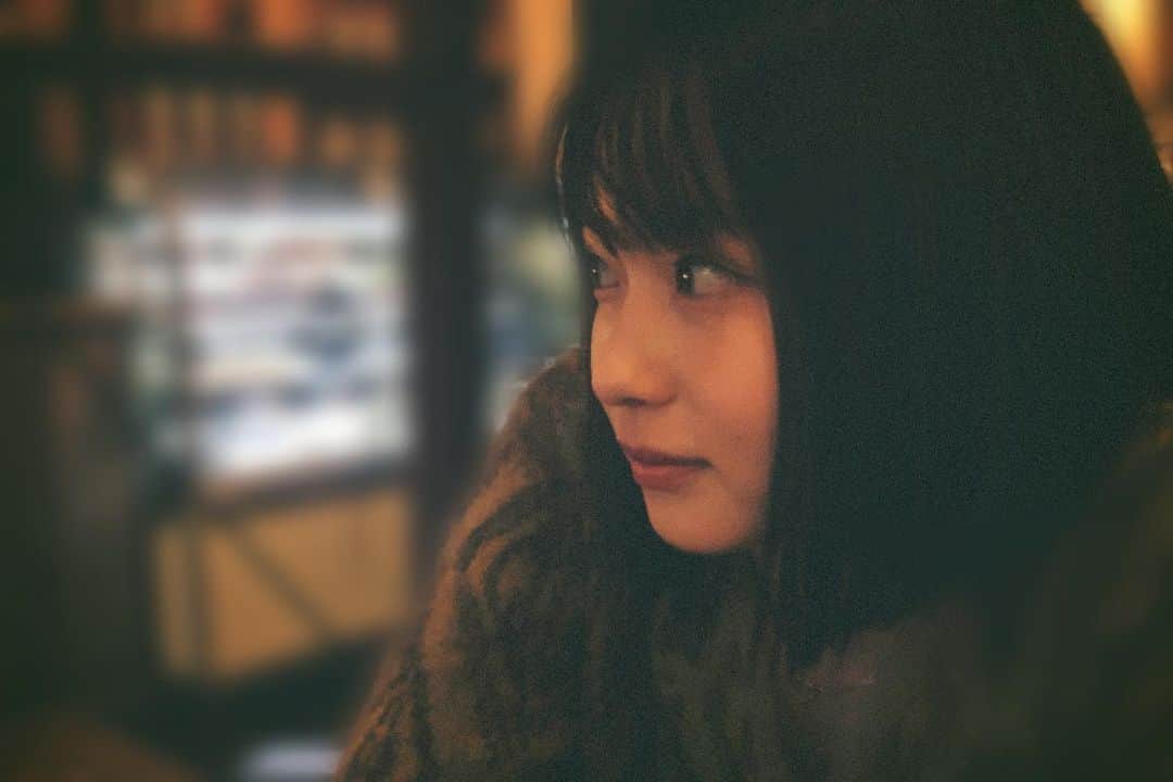 山田杏奈さんのインスタグラム写真 - (山田杏奈Instagram)「21歳になりました！ みなさんたくさんのお祝いのメッセージ、ありがとうございます❤️ 昨日現場でもお祝いしていただいて素敵なお花をいただきました〜 仕事面でも人としてもさらに成長できる一年にしたいなと☺️これからもよろしくお願いします！」1月8日 18時02分 - anna_yamada_