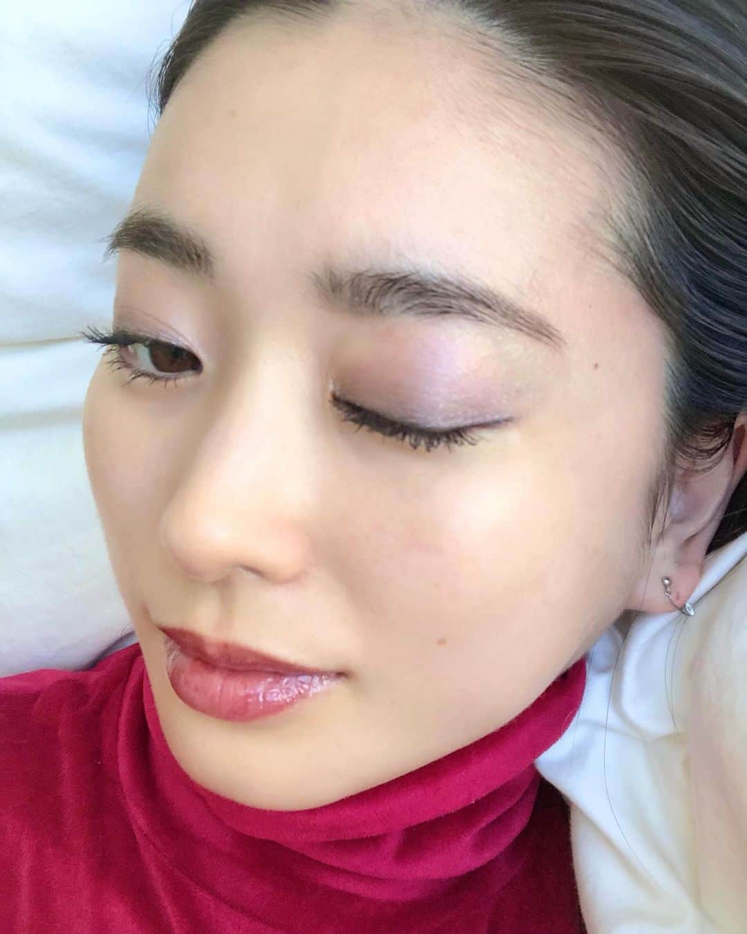 松永ちさとさんのインスタグラム写真 - (松永ちさとInstagram)「👀💗💙 @toonecosmetics  ほしかったgrayishな色 目の血管と色かぶってるね笑 グレー顔がしまっていい〜♫♫ 大人ぽくて気に入った♡♡ #toone#eyemake #eyeshadow pinkblue#BLD01 #beauty #chisamake #松永ちさと」1月10日 13時33分 - chisato_matsunaga