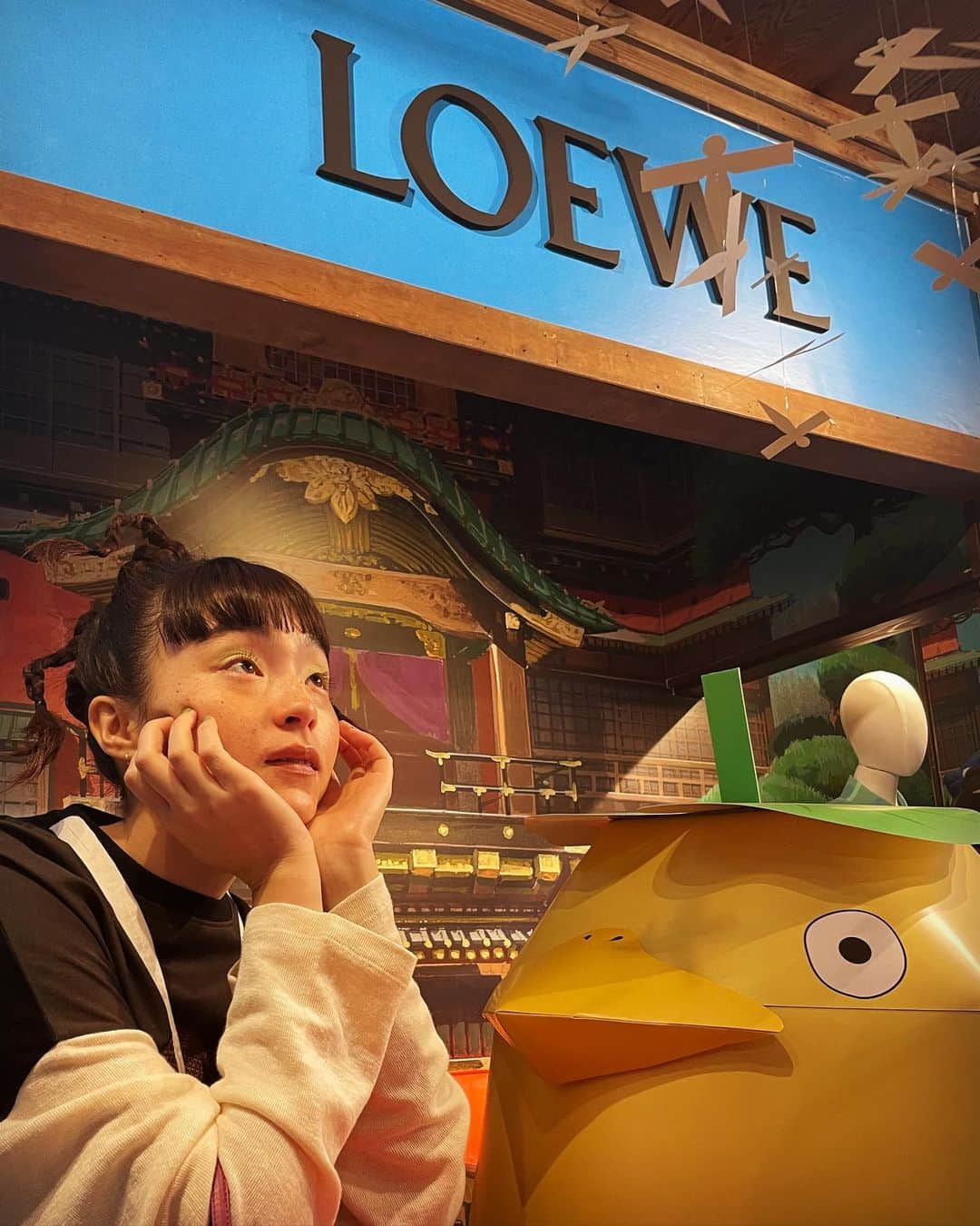 モトーラ世理奈さんのインスタグラム写真 - (モトーラ世理奈Instagram)「LOEWE✖️千と千尋の神隠し  どれも可愛くて、ニヤニヤしちゃいました♡  ここunknown harajukuで行われているポップアップストアは1月16日まで開催中です。  #ロエベとジブリ  #LOEWEspritedaway #LOEWE #スタジオジブリ #spritedaway」1月10日 18時47分 - sereeeenam