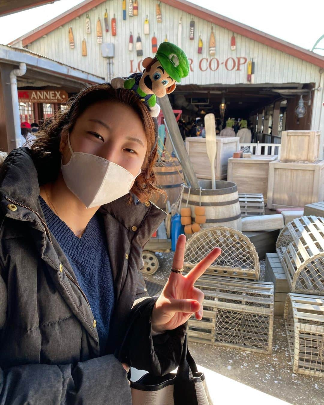 東野有紗さんのインスタグラム写真 - (東野有紗Instagram)「. USJ〜🌟🌍~大阪~  何十年ぶりって感じの旅行でした。笑 良きお休みでした😚  #クッパ　#マリオカート　#2時間並んだ　#ルール分からなくて最下位　#でも楽しかった　#煉獄さん　#3時間並んだ　#心を燃やして頑張った　#結果　#足が像 #お好み焼き　#串カツ　#たこ焼き　#粉物祭り　#ダイエットしなきゃ  #最初の写真マスク逆事件」1月10日 21時16分 - aripei.meee