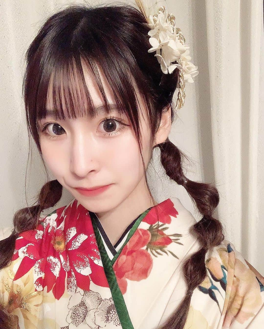 橋野彩葉さんのインスタグラム写真 - (橋野彩葉Instagram)「連続投稿ごめんなさい！ これで最後𓈒𓂂𓏸 みんなと久々に会えてとても嬉しかった❤️‍🔥   #振袖  #成人式  #成人  #新成人  #祝成人  #祝」1月11日 18時43分 - iroha_0521_