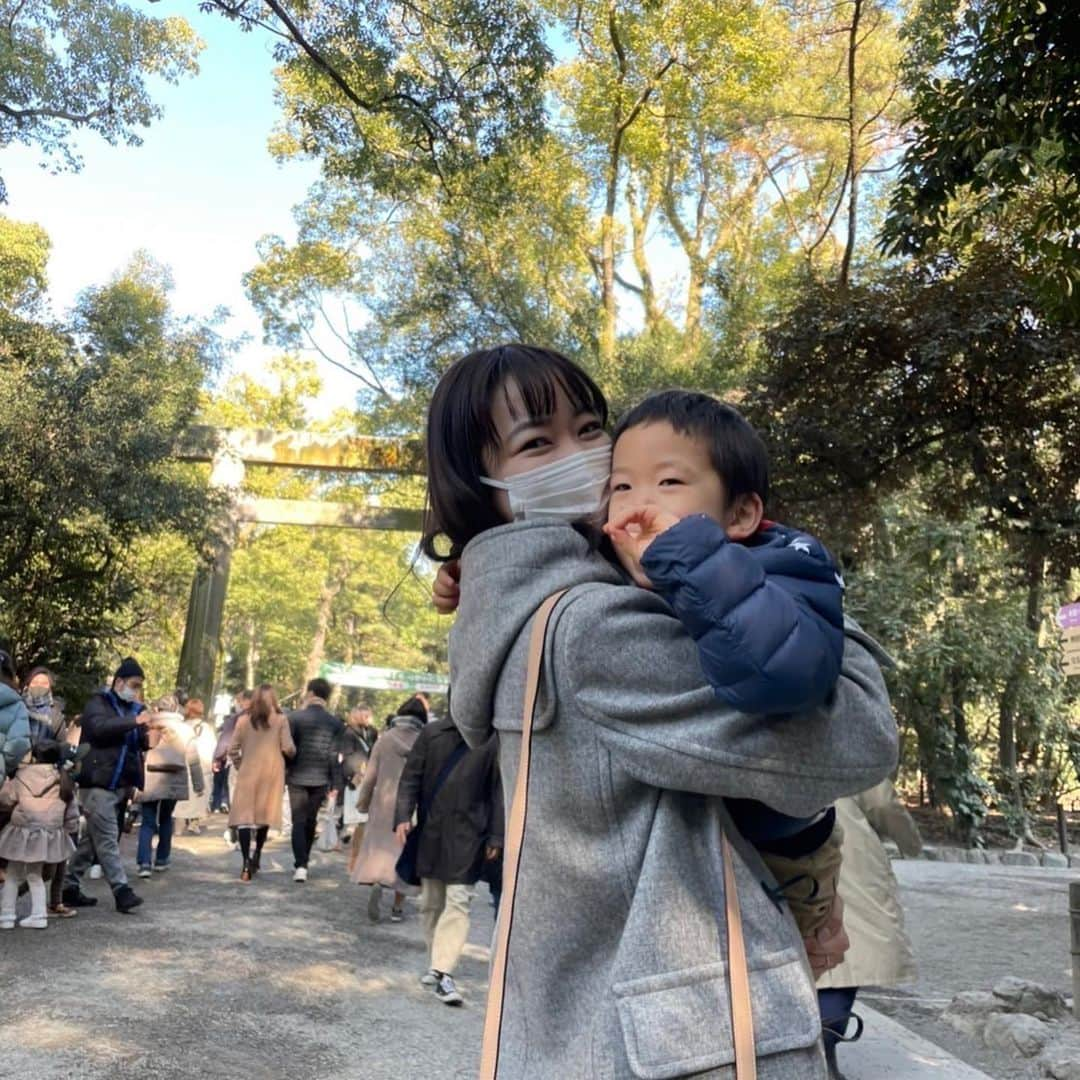 磯貝初奈さんのインスタグラム写真 - (磯貝初奈Instagram)「先日、稲村さんとお子さんと熱田神宮に行きました😊✨ 前に会った時より大きくなっていて、初めは私に人見知りしていたのに最後にはこんなに懐いてくれて嬉しかった…本当にかわいかった……🥺」1月11日 19時10分 - hana_isogai