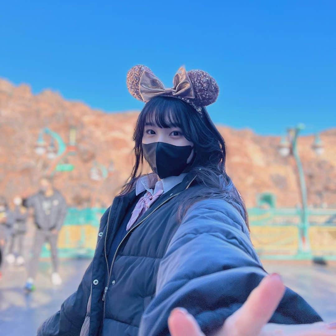 栗田桃花さんのインスタグラム写真 - (栗田桃花Instagram)「ディズニーシー♡🐭🏰 修学旅行がどこかへ消えてしまったので、卒業旅行代わりとして友達と行ってきました(っ´ω`c) すごく楽しかった🥰 ・ #卒業旅行 #ディズニーシー #ljk #ljkの素敵な思い出 #制服ディズニー」1月12日 21時27分 - kurimomo330