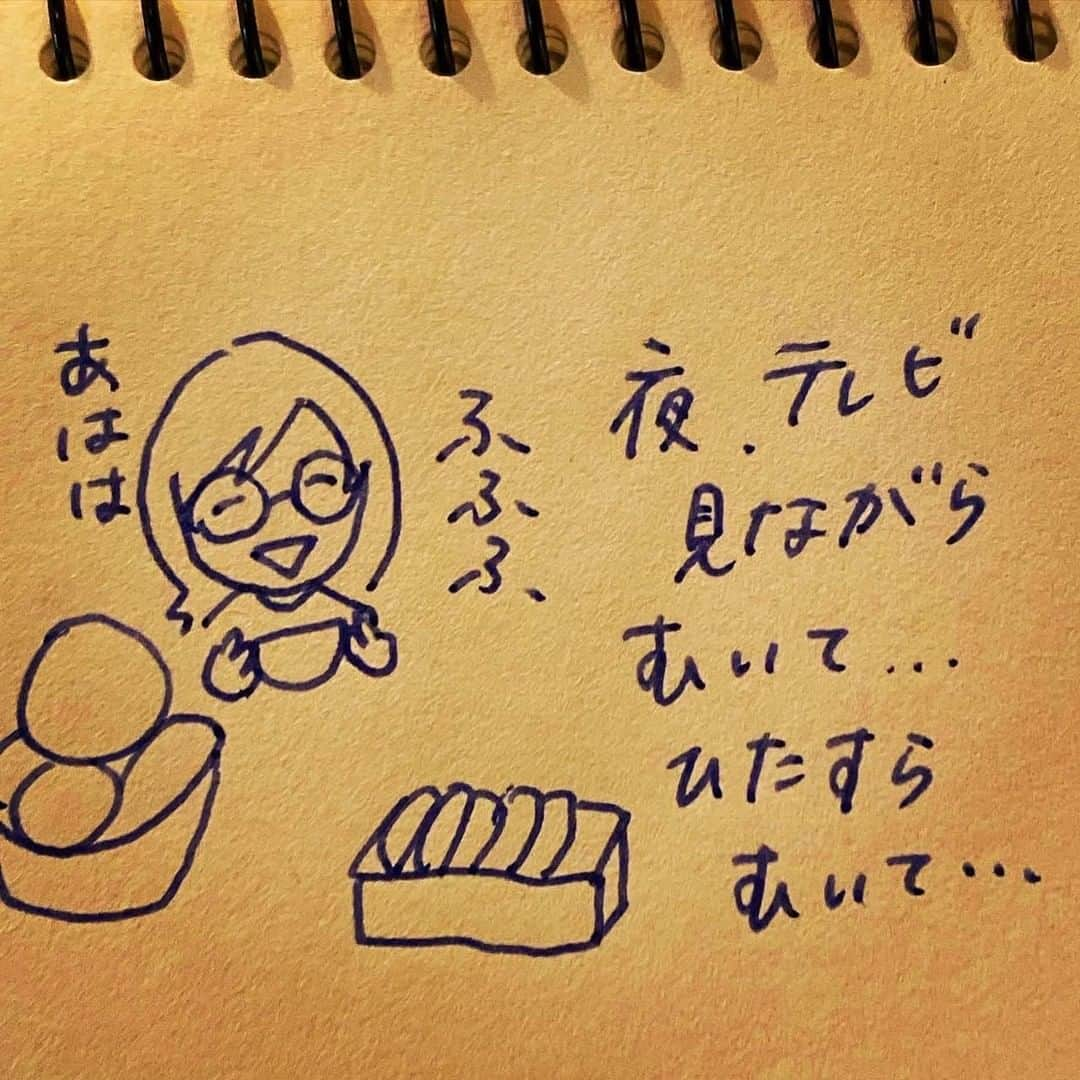 杏さんのインスタグラム写真 - (杏Instagram)「. 周囲にはあんまり理解されない趣味です🥳  ちみちみ、ほぐほぐで、 ビタミン沢山とりましょう☺️✋🍊  This may sound weird, but my hobby is peeling citrus fruits🍊  It is fun to peel mandarins while trying my best to keep the entire shape.  Usually at night, while watching TV, I enjoy peeling citrus fruits neatly and packing them neatly into a glass Tupperware.  I usually choose to eat them in the morning on next day.  Now It's the best season in Japan to buy lots of delicious citrus fruits.  Hope that you will try peeling some as well.  #杏  #イラストグラム  #anne #illustration」1月15日 12時58分 - annewatanabe_official