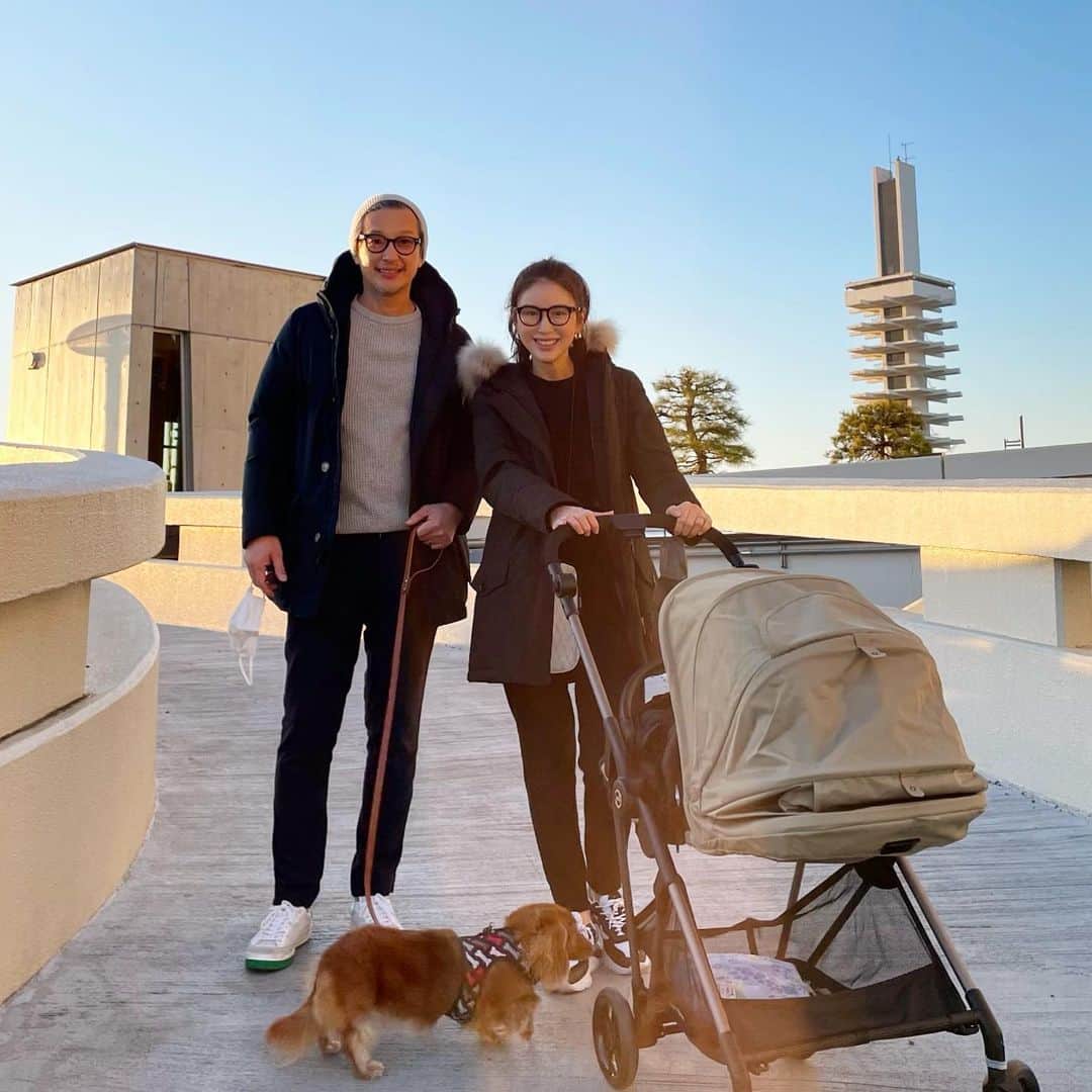 加藤章太郎さんのインスタグラム写真 - (加藤章太郎Instagram)「初めての散歩🐕👶🚶‍♂️  #walking #neighborhood #sundays #family」1月16日 20時45分 - __shotaro__