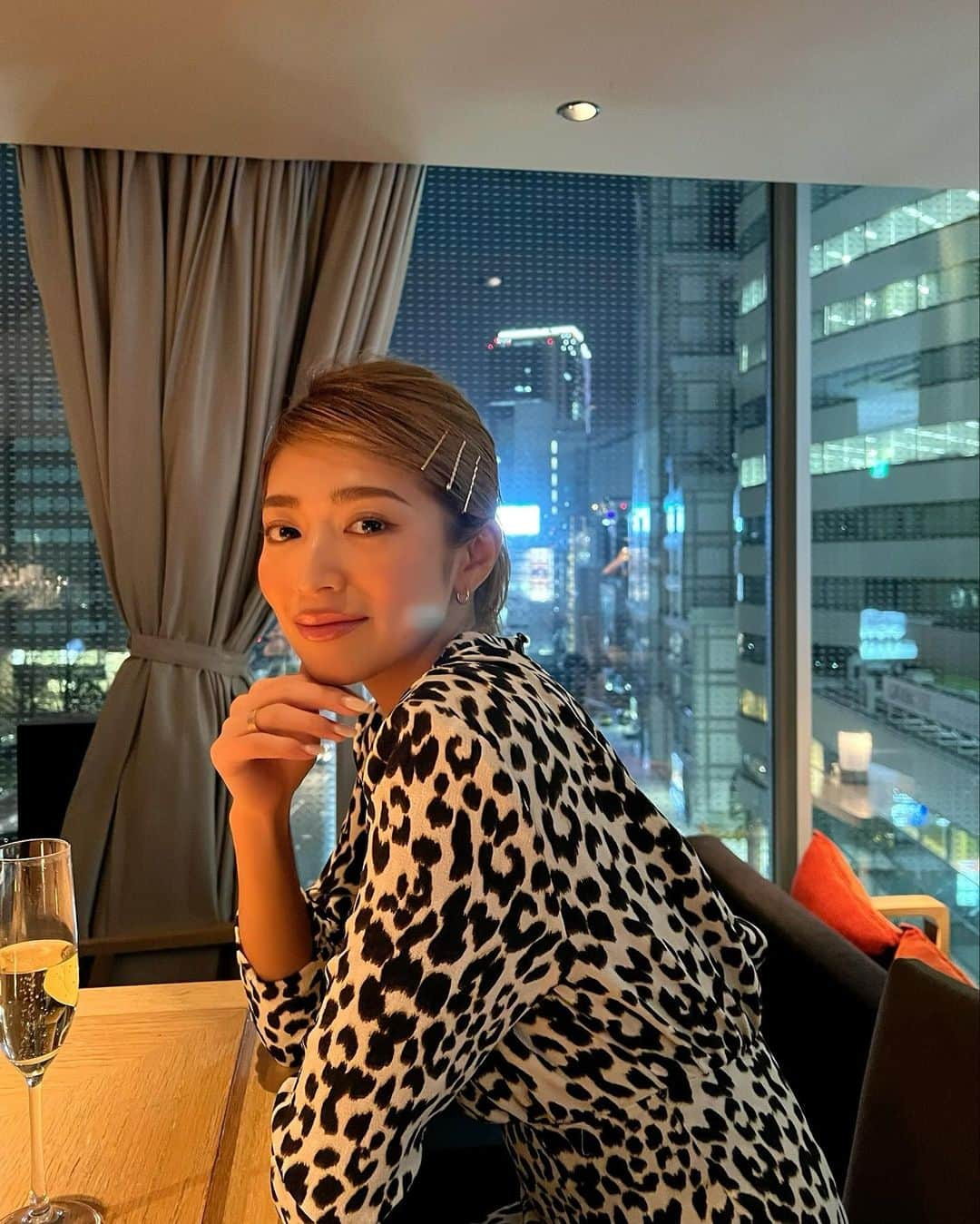 今井華さんのインスタグラム写真 - (今井華Instagram)「🇫🇷🥂🐆✨ #13pro画質◎」1月17日 14時23分 - imaihana