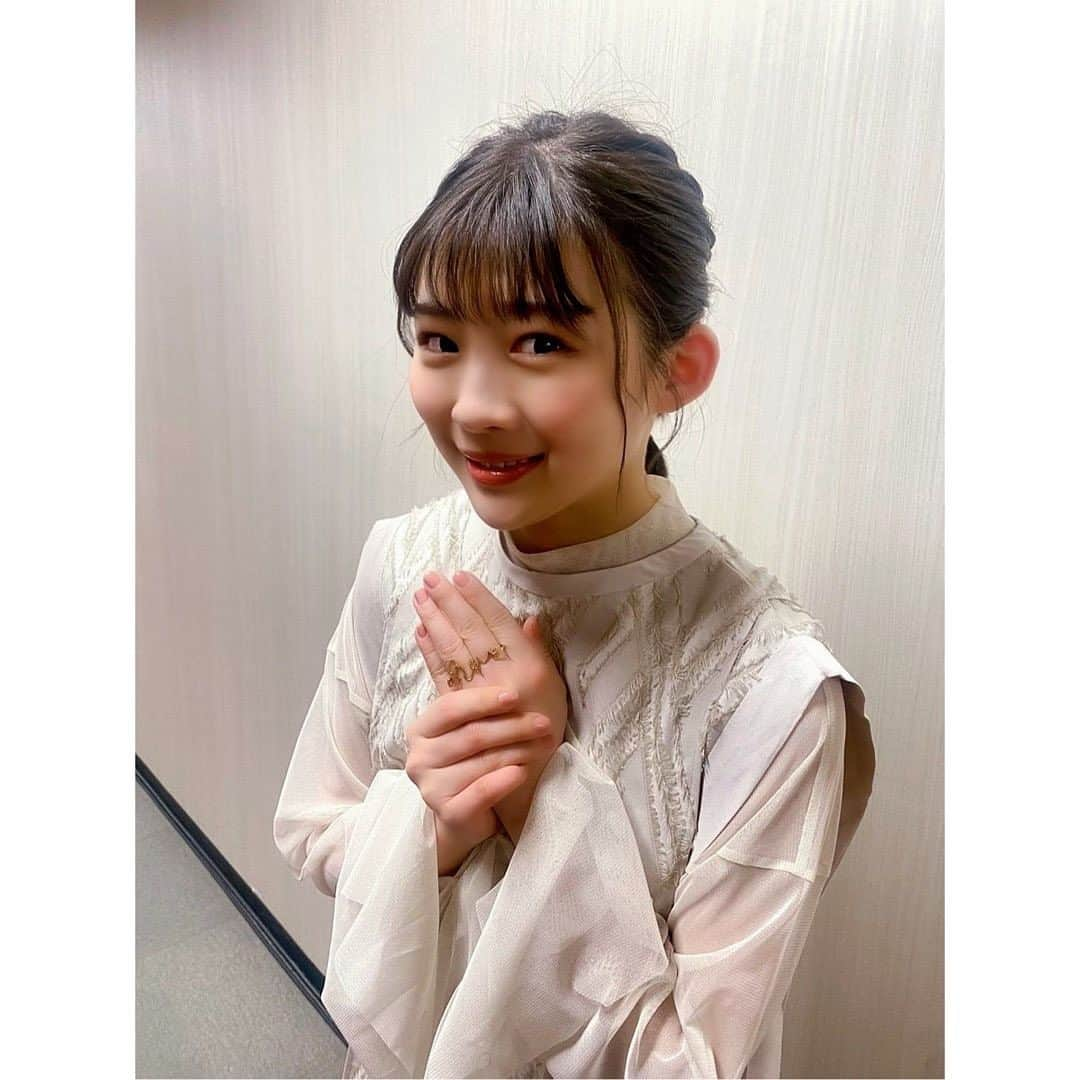 伊藤沙莉さんのインスタグラム写真 - (伊藤沙莉Instagram)「バラエティ番組に 出演させて頂いた時に着せて頂いた めちゃきゃわお洋服たちを 怒涛の連続投稿させて頂きます😎  「千鳥のクセがスゴいネタGP」 セットアップ @tunica.official イヤリング @nomg_official ブーツ @manacraftshoes   「人志松本の酒のツマミになる話」 ロングシャツ @un3d_official  パンツ @plumstore_official イヤリング @nomg_official ブーツ @manacraftshoes  「TOKIOカケル」 ドレス @quwagi イヤリング @nomg_official ブーツ @manacraftshoes  「VS魂」 ロングコートドレス ベルト @aoiwanaka.official リング @yvette_jewelry ブーツ @dianashoespress  「潜入！リアルスコープ」  ロングベスト @_wanna_c_ トップス @youozeki パンツ @nagisa_tokyo ブーツ @dianashoespress リング @yvette_jewelry」1月17日 20時35分 - itosairi