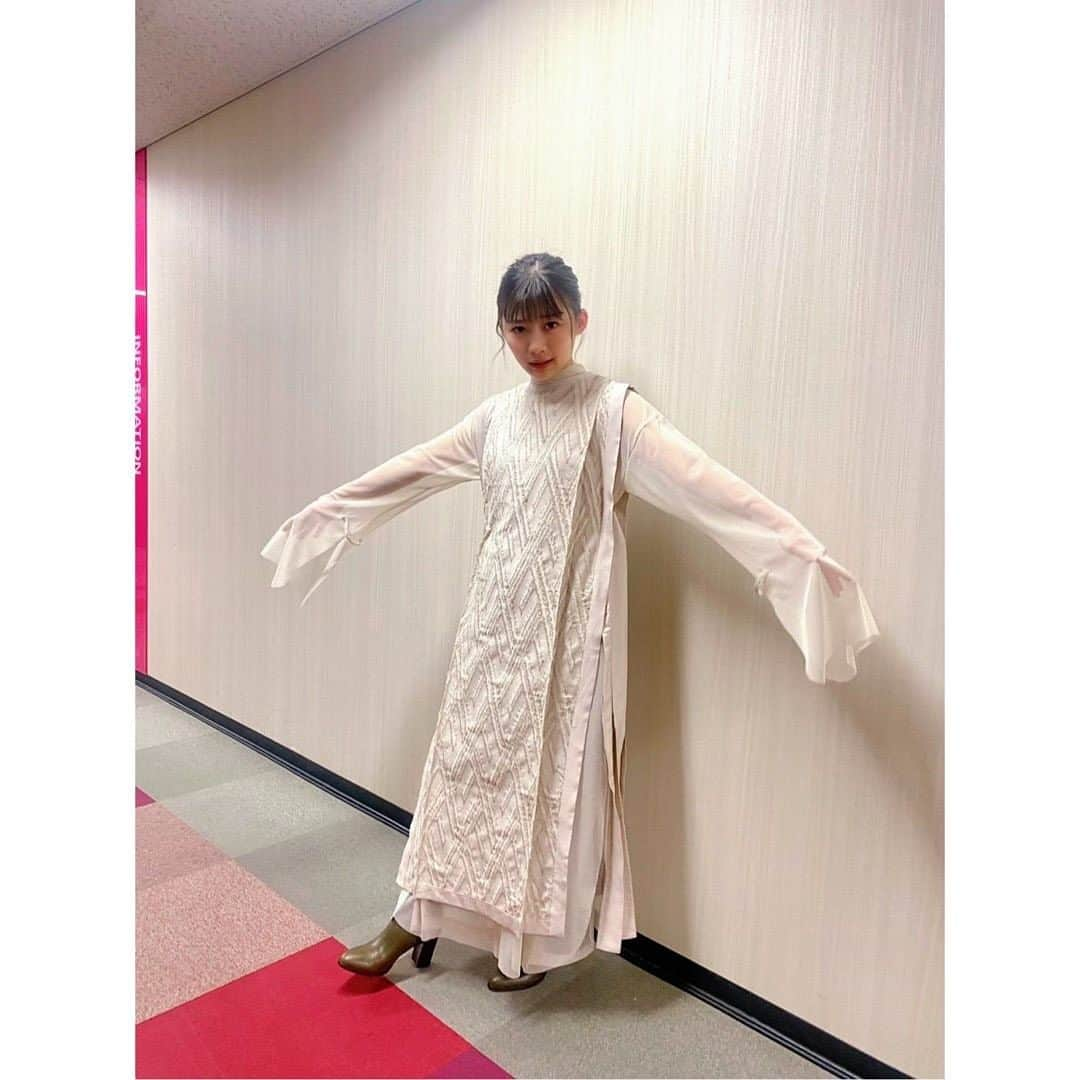 伊藤沙莉さんのインスタグラム写真 - (伊藤沙莉Instagram)「バラエティ番組に 出演させて頂いた時に着せて頂いた めちゃきゃわお洋服たちを 怒涛の連続投稿させて頂きます😎  「千鳥のクセがスゴいネタGP」 セットアップ @tunica.official イヤリング @nomg_official ブーツ @manacraftshoes   「人志松本の酒のツマミになる話」 ロングシャツ @un3d_official  パンツ @plumstore_official イヤリング @nomg_official ブーツ @manacraftshoes  「TOKIOカケル」 ドレス @quwagi イヤリング @nomg_official ブーツ @manacraftshoes  「VS魂」 ロングコートドレス ベルト @aoiwanaka.official リング @yvette_jewelry ブーツ @dianashoespress  「潜入！リアルスコープ」  ロングベスト @_wanna_c_ トップス @youozeki パンツ @nagisa_tokyo ブーツ @dianashoespress リング @yvette_jewelry」1月17日 20時35分 - itosairi