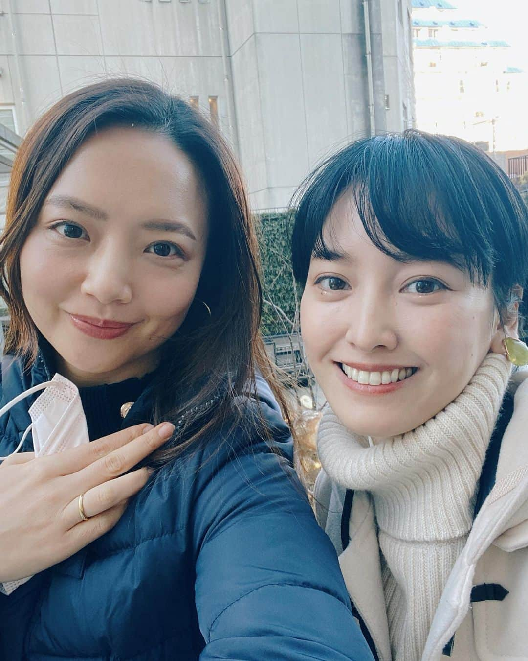 小野麻亜矢さんのインスタグラム写真 - (小野麻亜矢Instagram)「久しぶりのおデートのお相手は❤︎  なつこさーん❤︎ @natsuko_nagaike   かれこれ古いつきあいで、 かつて戦友であった心友ちゃん。 久しぶりに会えました！  久々な感じもなく、いつもどおり。 昔はよくよくケンカしたなぁ笑  相変わらずの美人さんで、自慢したくて一緒に連れ回したくなるー笑  さらに活きな振舞いをしてくれて、 彼女が大好きなチューリップのプレゼント🌷✨  チューリップ可愛い❣️ ありがとう❣️  #永池南津子  #かつての戦友 #相変わらず #きのあう仲間 #チューリップの花束 #楽しい時間はあっという間」1月19日 12時02分 - ono_maaya