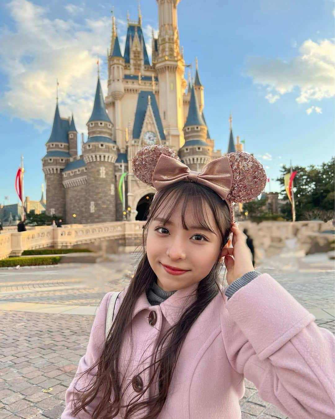 勝又彩央里さんのインスタグラム写真 - (勝又彩央里Instagram)「ディズニーランドへ行ってきました🐭🏰💗 スタンバイパスを取るの頑張りました笑  楽しすぎました💭❤︎  #ディズニーランド #ディズニーコーデ #ディズニー #disneyland #夢の国 #disney #東京ディズニーランド #シンデレラ城 #ベイマックス #ミニー #ピンク #大学生 #女子大生 #ootd #tokyodisneyland #セントフォース #セントフォースsprout #tflers#今日のコーデ #コーデ #大学生コーデ」1月19日 21時42分 - saorinoel