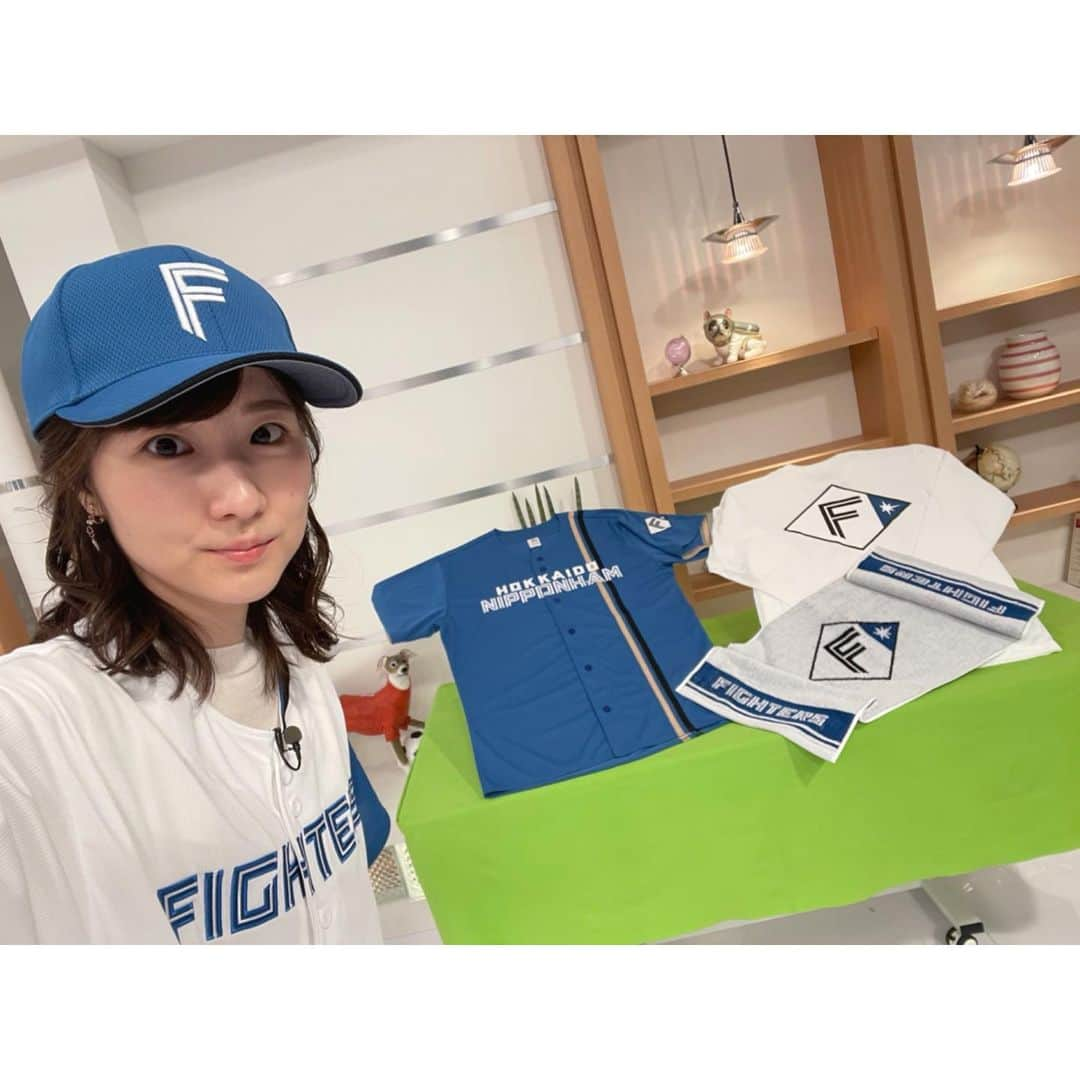 世永聖奈さんのインスタグラム写真 - (世永聖奈Instagram)「⚾️ ⁡ ⁡ 「ファイターズ新ユニフォーム」 ⁡ レプリカをいち早く着用させてもらいました！ ⁡ まもなくキャンプが始まります。 ⁡ 2022年最高のシーズンになりますように！ ⁡ ⁡ #北海道日本ハムファイターズ #ファイターズ  #ユニフォーム #球団ロゴ #リニューアル  #プロ野球 #キャンプ  ⁡ #HBC #北海道放送 #今日ドキッ  #アナウンサー #スポーツ #会見中継中に早着替え #無事成功 #ホッ ⁡ #健康第一 #皆さん元気でいてくださいね ⁡」1月21日 19時00分 - hbc_yonagasena