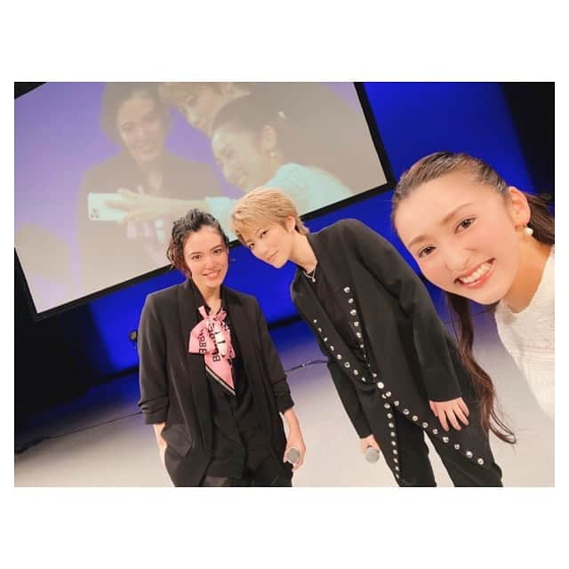 早乙女わかばさんのインスタグラム写真 - (早乙女わかばInstagram)「. お待たせしました😆‼️✨✨ ⁡ 七海ひろきさん🧡彩凪翔さん🧡 合同ファンミーティング 🌈H&S -Rainbow Party🌈 ⁡ Photo by わかば📸 いかがでしょうか！？！？！？！？ ⁡ 本当に本当に焦りまくって 正直不安だったのですが、 （撮れた写真を確認せず次々撮るという） ⁡ なーんと カッコいいカイさん&翔さん😍 大爆笑されるカイさん&翔さん😍 完璧に撮れてました🤣🤣🤣  モニターにばっちり映る姿もお楽しみ下さい❣️ ⁡ この写真見るだけで昨日の事が思い出されます💓本当に楽しかったです❤️❤️❤️ ⁡ ラストの一枚は、ファンミーティング終わってほっとした３人です☺️💓 ⁡ #七海ひろき #彩凪翔 #合同ファンミーティング #イケメン」1月21日 22時49分 - s_wakaba.94