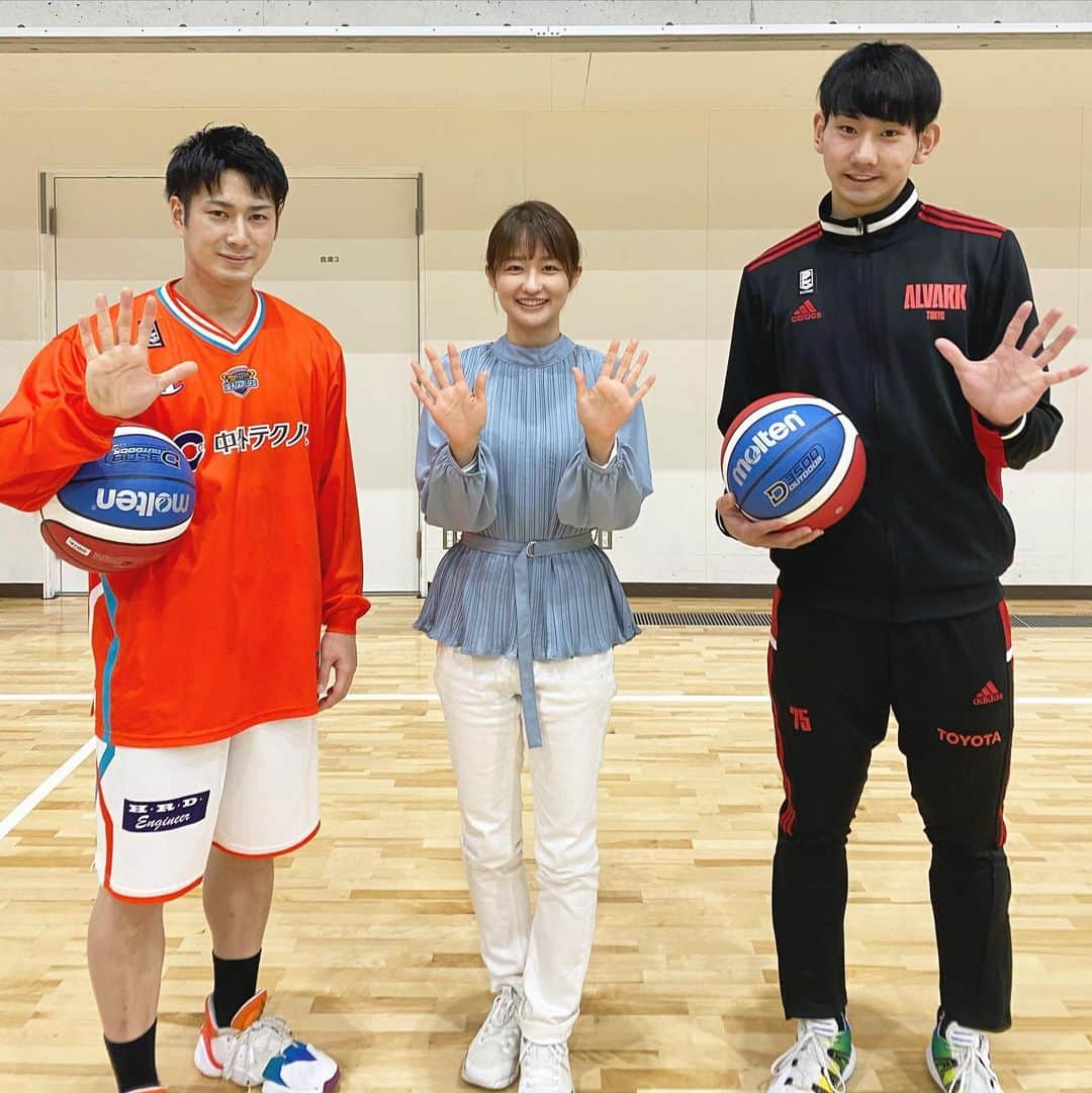 佐藤ちひろさんのインスタグラム写真 - (佐藤ちひろInstagram)「明日11時からの #HIGHFIVE は…⛹️‍♂️ ロボットと人類の究極シュート対決 第2弾🏀  女子の雪辱を果たすべく #広島ドラゴンフライズ #寺嶋良 選手と #アルバルク東京 #小酒部泰暉 選手がリベンジに燃えます🔥  #人類　#vs  #ロボット　#テレビ朝日　#テレ朝　#バスケ」1月22日 3時55分 - chihiro.sato_ex