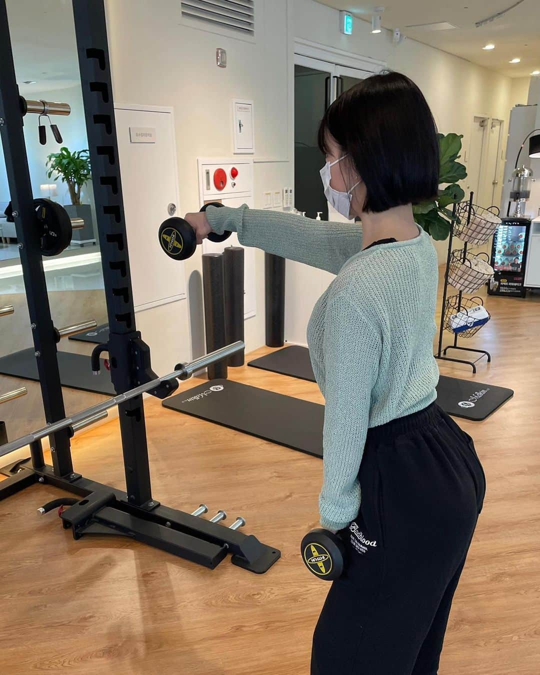 ウナさんのインスタグラム写真 - (ウナInstagram)「Eunha and her weightlifting agenda💪🏻🏋🏻‍♀️ –Nana」1月24日 2時29分 - jung.eunha