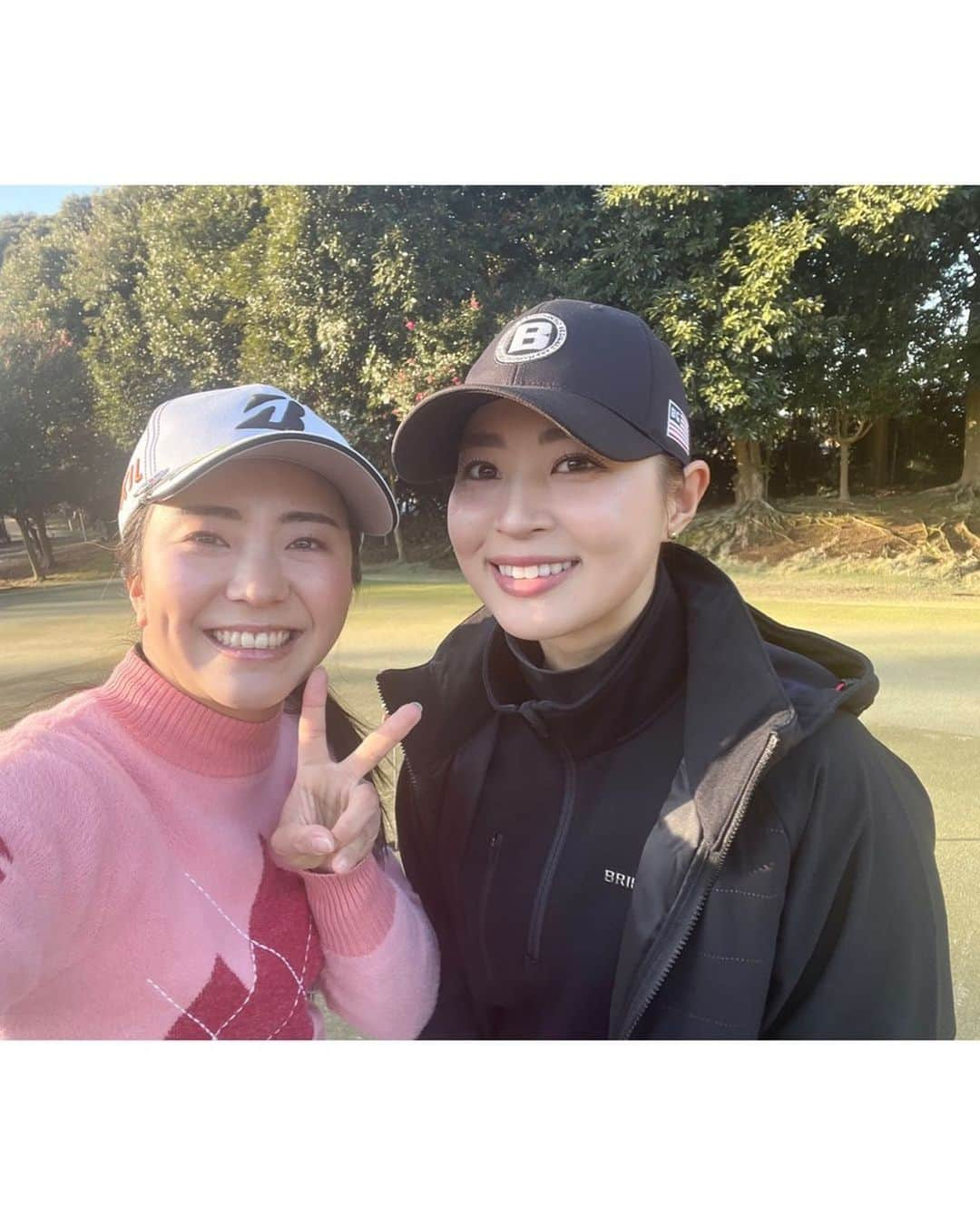 堀琴音さんのインスタグラム写真 - (堀琴音Instagram)「あすかちゃんとラウンド⛳️❤️ いっぱい笑って楽しかったぁ🥰✌️ またパター教えてね。笑笑  #柏原明日架  #堀琴音 #2人でジャンプ✌️ #あすきゃんジャンプ綺麗🥺 #何故私はこんなにいつもダサいんですか笑笑 #同級生 #1995年組 #でも私たちは96年早生まれ。笑 #頑張ろう✊」1月25日 17時46分 - kotokotohori