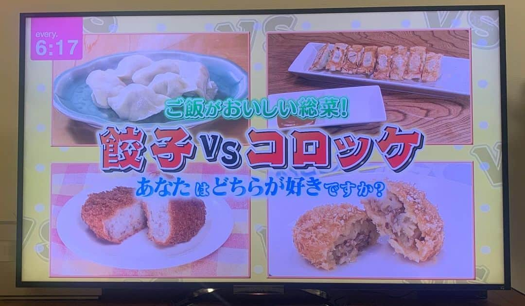 井上貴美さんのインスタグラム写真 - (井上貴美Instagram)「🥟🥟🥟 本日の日本テレビ「news every.」特集コーナー。 ご覧いただきまして、ありがとうございました！  餃子VSコロッケ  餃子担当させて頂きました🙋🏻‍♀️ が、もちろんコロッケも大好きです！  肉汁が恋しい〜🥟  #日本テレビ  #newsevery  #特集」1月25日 19時05分 - takami__213