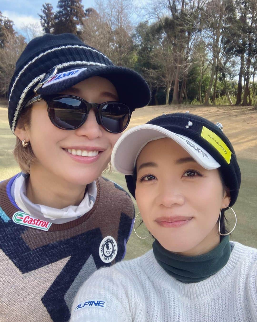 大江香織さんのインスタグラム写真 - (大江香織Instagram)「くみちゃんとラウンド。 約2年ぶり？ 昨日から緊張でそわそわしちゃったよ。 最近調子悪くなかったし、くみちゃんに勝ってやるー！って意気込んでたけど。 ９打差で負けました。笑 くみちゃんがうますぎるってことで！ 今年もツアーがんばってね♡ ⁡ ⁡ #ゴルフ #女子プロゴルファー #ゴルフ女子 #ゴルフウェア #ゴルフスイング #金田久美子 #golf #golfswing #golfwear」1月25日 19時38分 - _kaori.ohe_