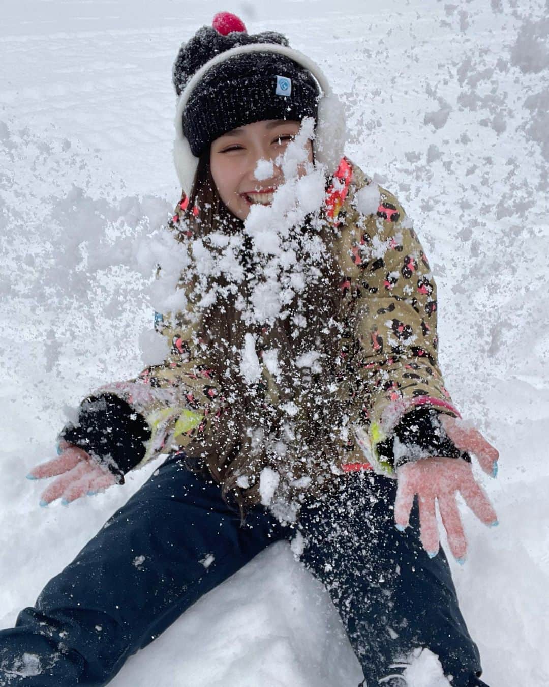 浅井マリサさんのインスタグラム写真 - (浅井マリサInstagram)「☺︎ 手、凍傷になるかと思いました（＾Ｏ＾） 雪かなり楽しかったなぁ🌨   #スノボー  #スノボーウェア  #雪」1月25日 23時49分 - marisa_a_egg
