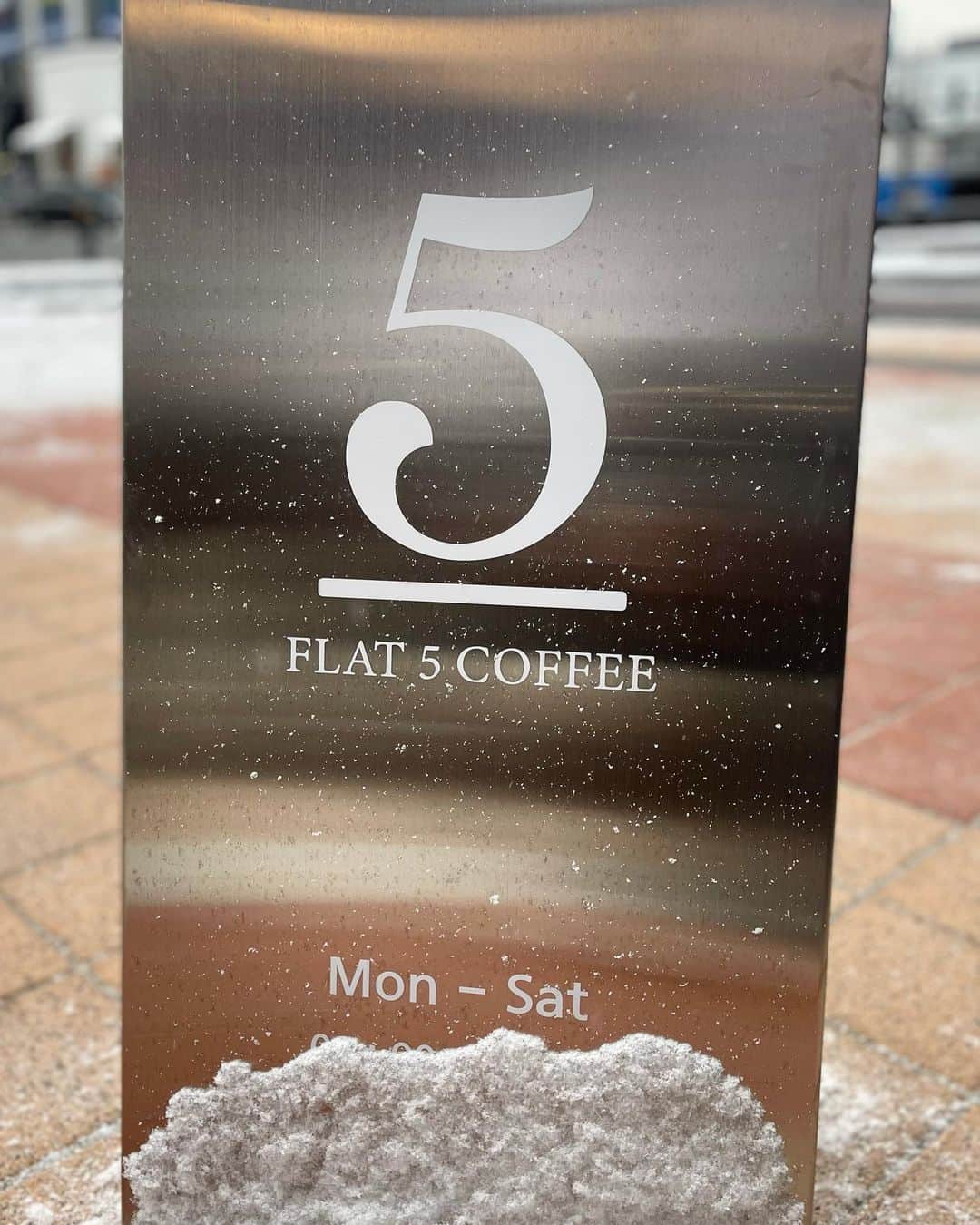 ソン・ダウンさんのインスタグラム写真 - (ソン・ダウンInstagram)「2022  @flat5gunpo #flat5coffee」1月26日 18時35分 - da.eun.da.eun