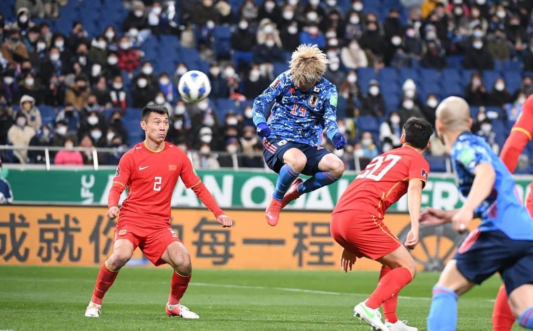 伊東純也さんのインスタグラム写真 - (伊東純也Instagram)「中国戦勝利！！ 3戦連続ゴールは自分でもびっくりです。 チームの勝ちに貢献できるよう次も頑張ります！！ あと3試合みんなの力で勝ちましょう！ 応援よろしくお願いします！！ #samuraiblue #japannationalteam  #日本代表 #🇯🇵 #jfa #新しい景色を2022」1月28日 13時47分 - 1409junya