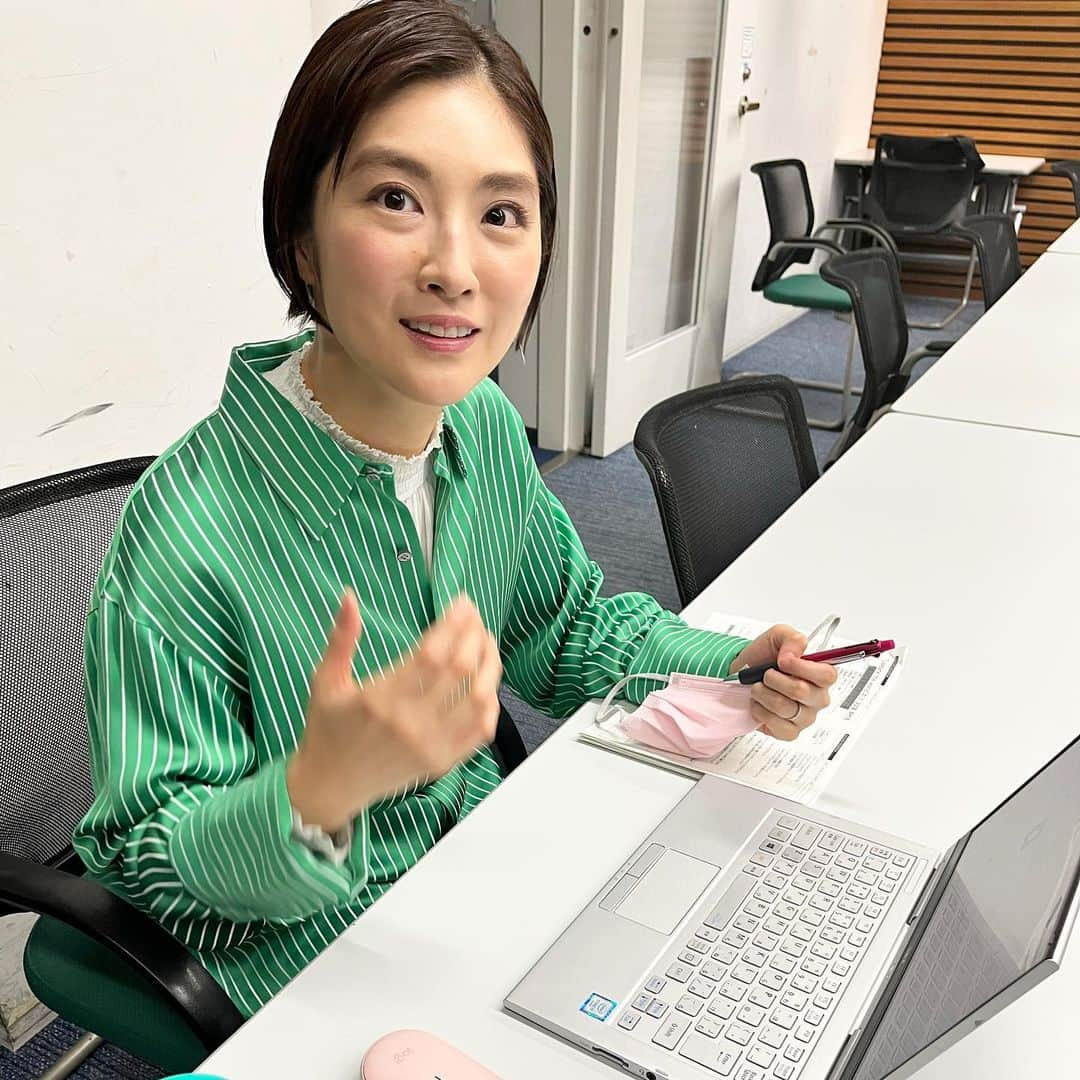 岩本乃蒼さんのインスタグラム写真 - (岩本乃蒼Instagram)「勤務表の入力してます。 週末で月末ですし大事ですね、とても💻 ⁡ さてきょうこの後お送りする #Updatetheworld は 『休みの罪悪感』をアップデートします ⁡ ただ働き方改革といわれても、 むずかしい瞬間って誰しもあると思いますし 〝もっと働きたい〟って思うこともあります ⁡ なのでもっと幸せに働くために 休むときの『…なんか…すみません』という あの気持ちについて考え 様々なアイデアを 聞いていきたいとおもいます💡 皆さまのアイデアなどもぜひ お聞かせくださいませ〜 ⁡ #newszero #世界をアップデート 20:00start」1月28日 19時20分 - noa_iwamoto