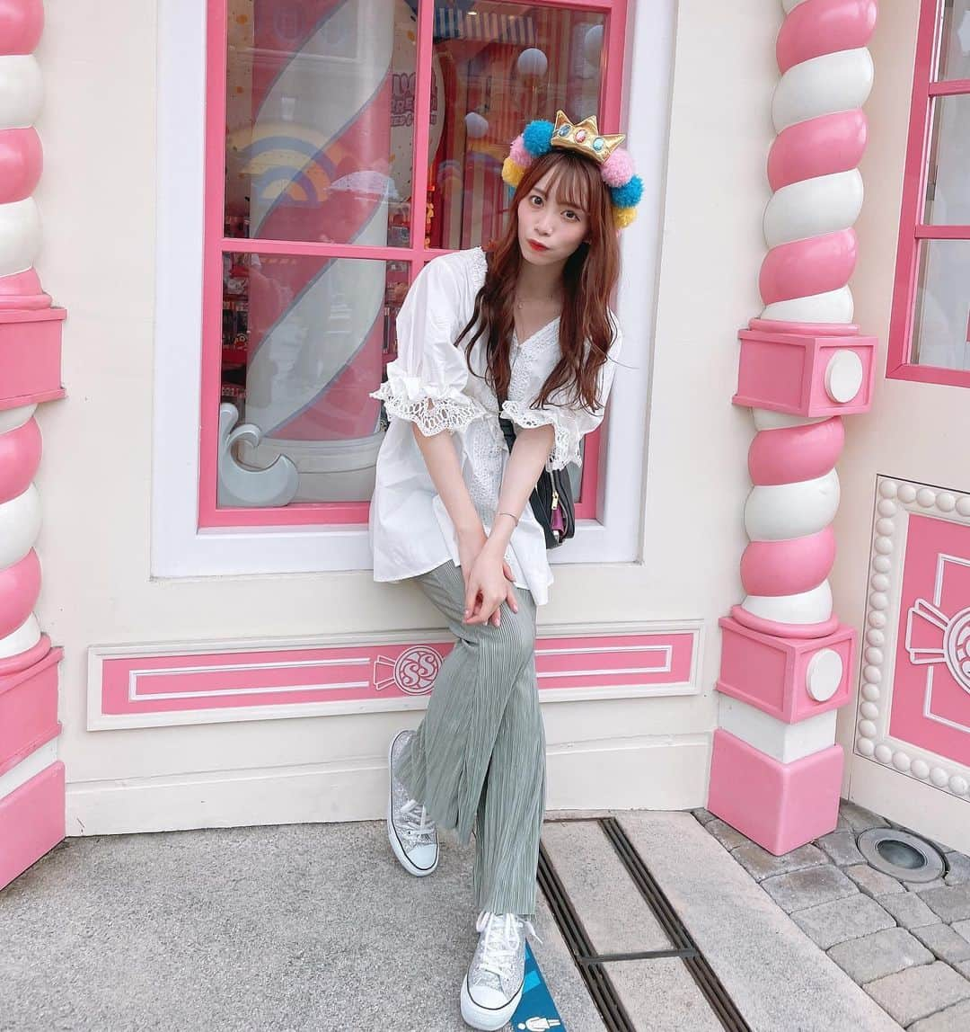 宇佐美幸乃さんのインスタグラム写真 - (宇佐美幸乃Instagram)「背景可愛かったなぁ  #usj #universalstudiosjapan #観光　#universalstudios #大阪　#idol #アイドル　#selfie #instagood #instalike #pink #grl #春コーデ　#spring #fff #followme #いいね歓迎」1月30日 16時13分 - usami_yukino