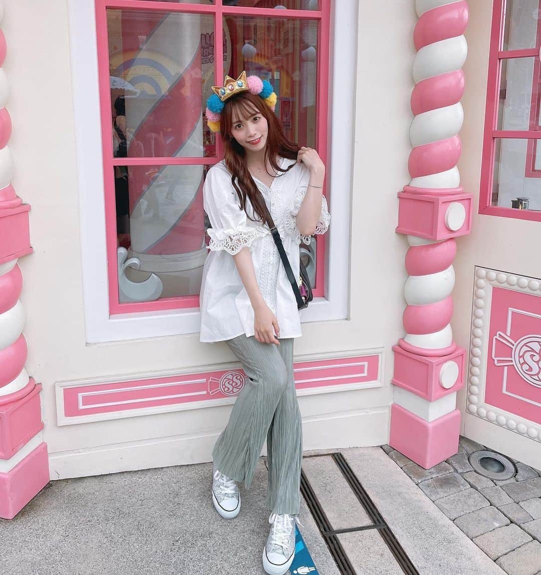 宇佐美幸乃さんのインスタグラム写真 - (宇佐美幸乃Instagram)「背景可愛かったなぁ  #usj #universalstudiosjapan #観光　#universalstudios #大阪　#idol #アイドル　#selfie #instagood #instalike #pink #grl #春コーデ　#spring #fff #followme #いいね歓迎」1月30日 16時13分 - usami_yukino