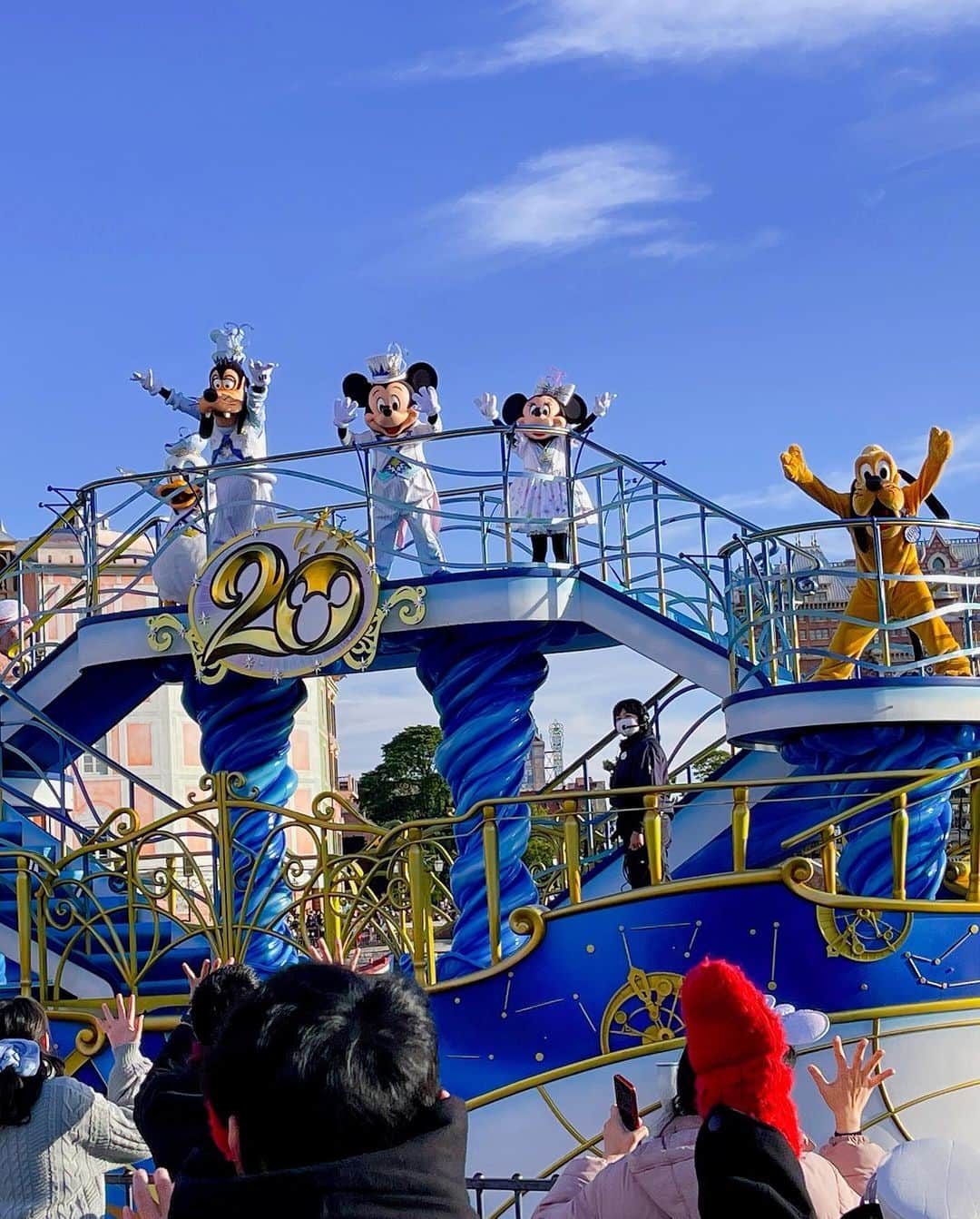 沖田杏梨さんのインスタグラム写真 - (沖田杏梨Instagram)「I went to Tokyo Disneyland and Sea this New Year! Staying in Alice's room at the Disneyland Hotel was one of the most fun! By the way I love Cheshire Cat😻 Restaurant Canna, that I have visited last time and one before, dinners are surprisingly delicious all the time!! so I think the chef's taste is the best.  今年の新年は東京ディズニーランドとシーに行きました!ディズニーランドホテルのアリスの部屋に泊まるのが夢があって最高でした✨ ところで、私はチェシャー猫😻が大好きです💕 レストランカンナ、前回と前に訪れたことがありますが、夕食はいつも驚くほどおいしいです! だからシェフの味覚は最高だと思います❤️  学生時代、そこまでディズニーマニアでは無かったですが、いまは昔より好きです🐭💕  #東京ディズニーランド #ディズニーランドホテル #東京ディズニーシー #disneyland  #tokyodisneyland  #tokyodisneysea」1月30日 22時55分 - anri_okita