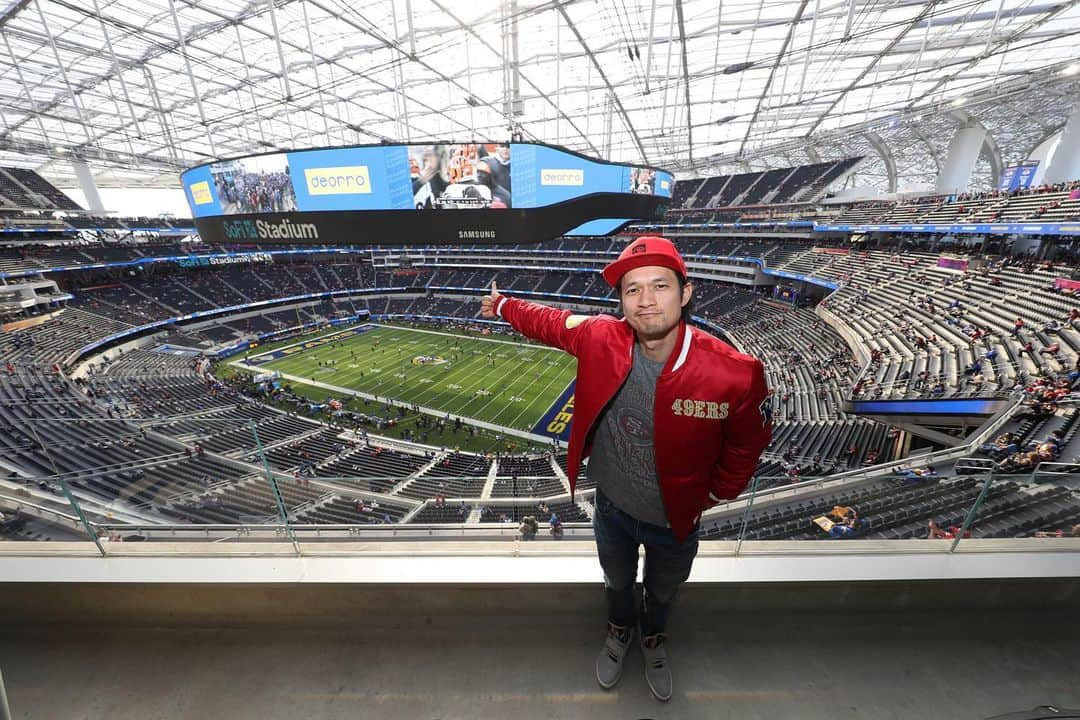 ハリー・シャム・ジュニアさんのインスタグラム写真 - (ハリー・シャム・ジュニアInstagram)「Ready to be entertained!!!! And by entertained I mean a @49ers WIN!!! #ninergang @levis #FTTB #OutofHibernation」1月31日 7時32分 - harryshumjr