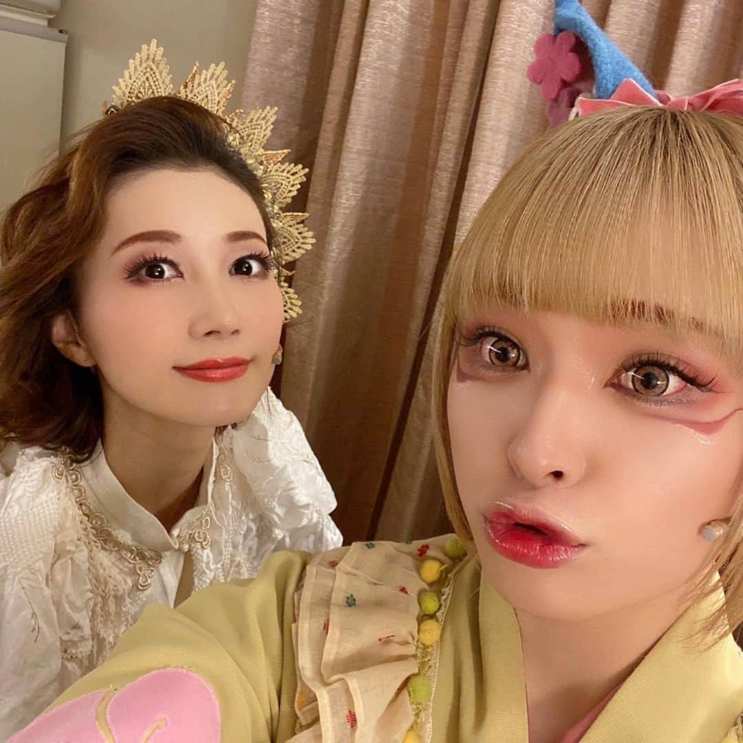 夢咲ねね（赤根那奈）さんのインスタグラム写真 - (夢咲ねね（赤根那奈）Instagram)「· 【天使は桜に舞い降りて】 昨日、無事大千穐楽を迎えることができました🌸 全員で最後まで走り抜けられた事が本当に嬉しいです  また、咲き誇る桜の下にみんなで集まれる日が早くきますように  ご観劇いただき応援して下さった皆さま 本当にありがとうございました♥  そして今日は【夜来香ラプソディ】の歌稽古でした🦋  新しい楽曲、皆さんの歌声にこれからどのような作品になっていくのか楽しみです  #天使は桜に舞い降りて #全日程完走 #大千穐楽 #サンシャイン劇場 #名古屋市公会堂 #シアタードラマシティ #🌸」1月31日 15時53分 - yumesaki__nene