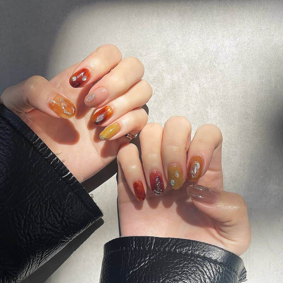 相楽優佳さんのインスタグラム写真 - (相楽優佳Instagram)「今年初ネイル。 short nail × colorful nuance nail #ピスタチオカラー がポイントです🫒笑  @okina_nail ☜天才😮‍💨🤍 いつもありがとうございますっ！！ ____ #ニュアンスネイル #カラフルネイル #ショートネイル #ニュアンスネイル #おしゃれネイル #カジュアルネイル #オフィスネイル #韓国ネイル #ジェルネイル #ピスタチオネイル #ネイルデザイン #春ネイル #原宿ネイル#QULNE」2月2日 19時27分 - yuka_sagara