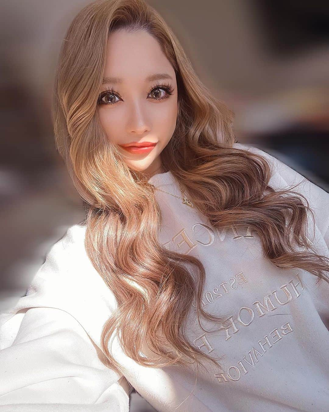 まいちゃんさんのインスタグラム写真 - (まいちゃんInstagram)「髪の毛綺麗にしてもらった💇‍♀️ 地毛とエクが馴染みすぎてサラツヤ🤩✨ @extbands  地毛も伸びてきたし数ヶ月でかなり髪質が変わった🥺‼️ @ken11rollen さん @rollen__nacho ちゃん いつもありがとー💛 . . #newhair」2月2日 21時13分 - maisama_gram