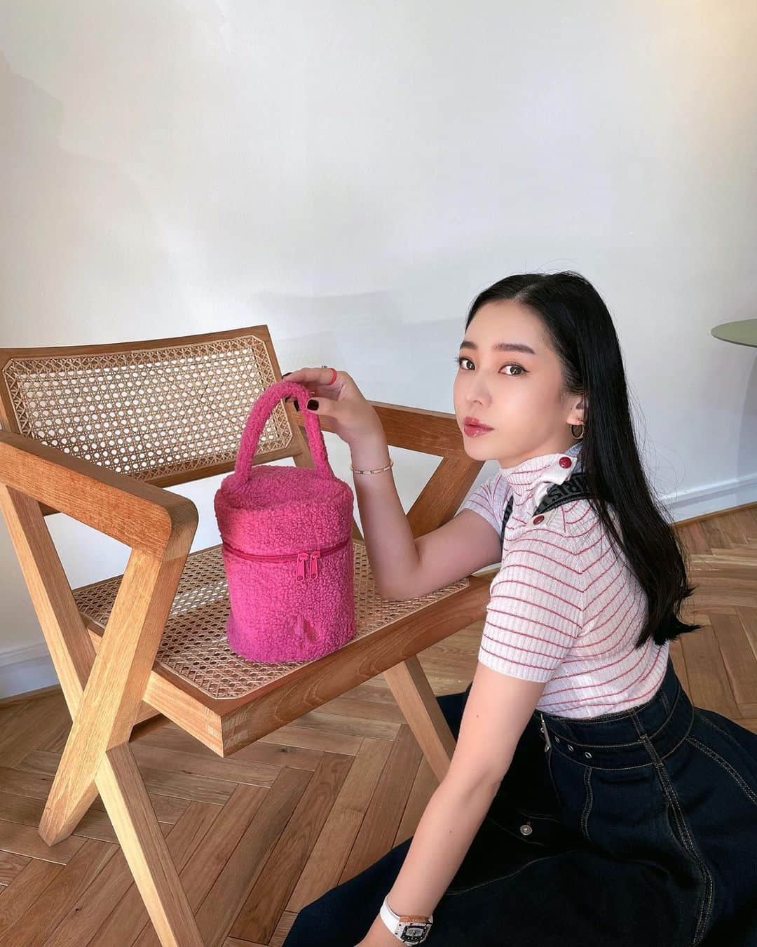 megbabyさんのインスタグラム写真 - (megbabyInstagram)「もう一色は...strawberry vanity🍓🧸💖  みんなはピスタチオとストロベリーどっちがタイプ🥺？ 💚or💖コメントで投票してね📝  私は選べないからもちろん両方🤭 だって2つ合わせたらマグワートカラーだから💚💖🥺  @megood__beauty バレンタインイベントもうすぐ発表です😘🍫💓  #megoodbeauty #mgbskin」2月3日 19時41分 - _megbaby_