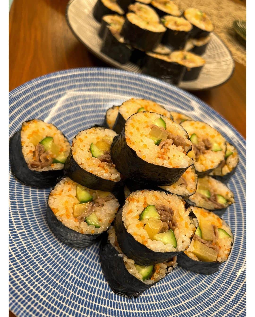 森麻季さんのインスタグラム写真 - (森麻季Instagram)「節分👹  焼肉ロールの恵方巻き🍙  生後２週間が経過しました あと新生児の時期も半分？！ 早い！  長男よりよく飲みよく寝るベビー 夜は時計かというくらい、 ぴったり3時間おきに起きてます 長男の時には失敗したネントレ 今回はやってみようかな  #新生児 #0ヶ月 #3歳 #3歳8ヶ月 #男の子ママ #育児 #子育て #節分」2月3日 21時43分 - maki.mori_m