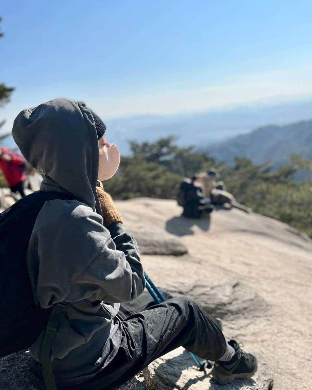 キム・ジェギョン さんのインスタグラム写真 - (キム・ジェギョン Instagram)「2022년 첫 산행은 #도봉산 🏔 도봉산에 누가 악자 빼놨어 누구야😵‍💫 도악산이 분명한데🗿」2月4日 12時06分 - _kimjaekyung_