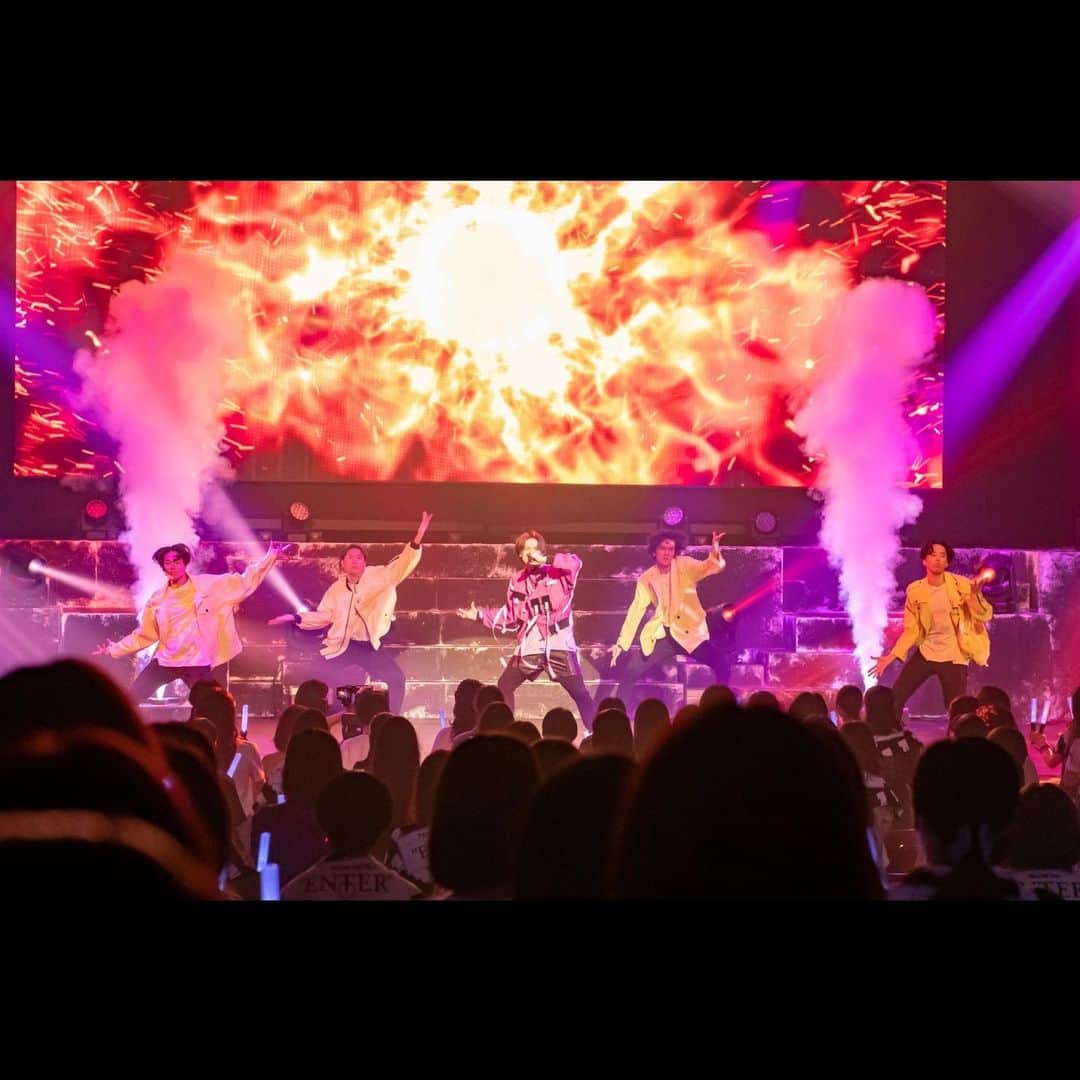 高野洸さんのインスタグラム写真 - (高野洸Instagram)「TAKANO AKIRA 1st Live Tour "ENTER" Official Photobook 届きましたか？」2月4日 13時53分 - akira_takano_official