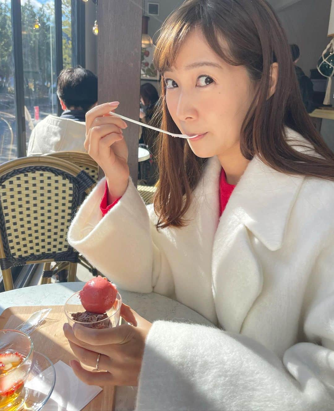 小野澤玲奈さんのインスタグラム写真 - (小野澤玲奈Instagram)「ラーメンの後 デザートにジェラート屋さんに行ったら たまたま苺しばりの苺dayだった🍓🤗  #紅ほっぺ  #紅ほっぺチョコレート #lapalette #ラパレット  #静岡 #用宗 #shizuokalife  #🍓 #いちご」2月5日 15時45分 - reina.onozawa