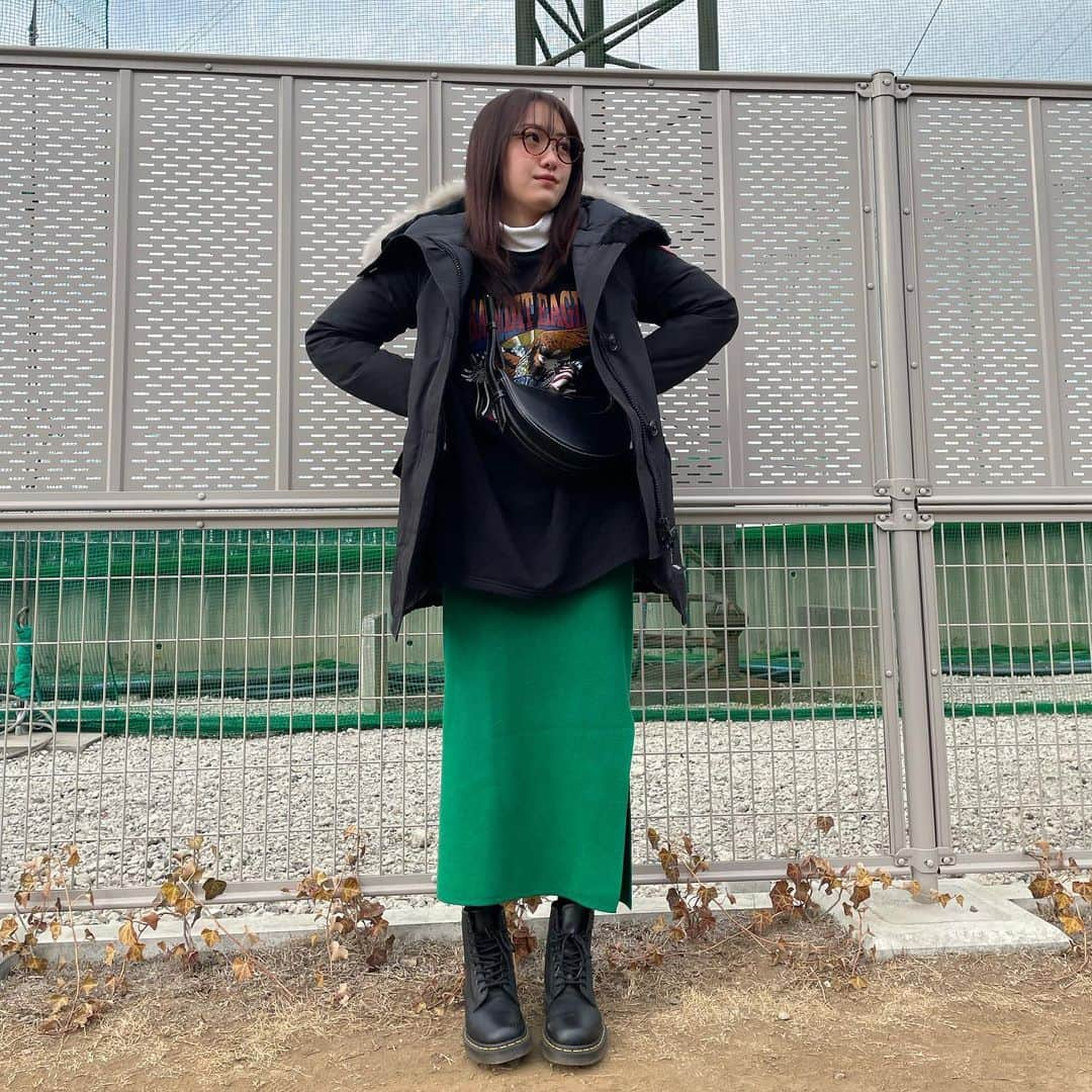 工藤遥さんのインスタグラム写真 - (工藤遥Instagram)「. 🦅ﾋｻｼﾌﾞﾘﾆﾉｾﾙ‼︎ . . knit skirt / @dholic_official  shoes / @drmartens_japan  #シフクドウ」2月6日 17時50分 - haruka_kudo.official